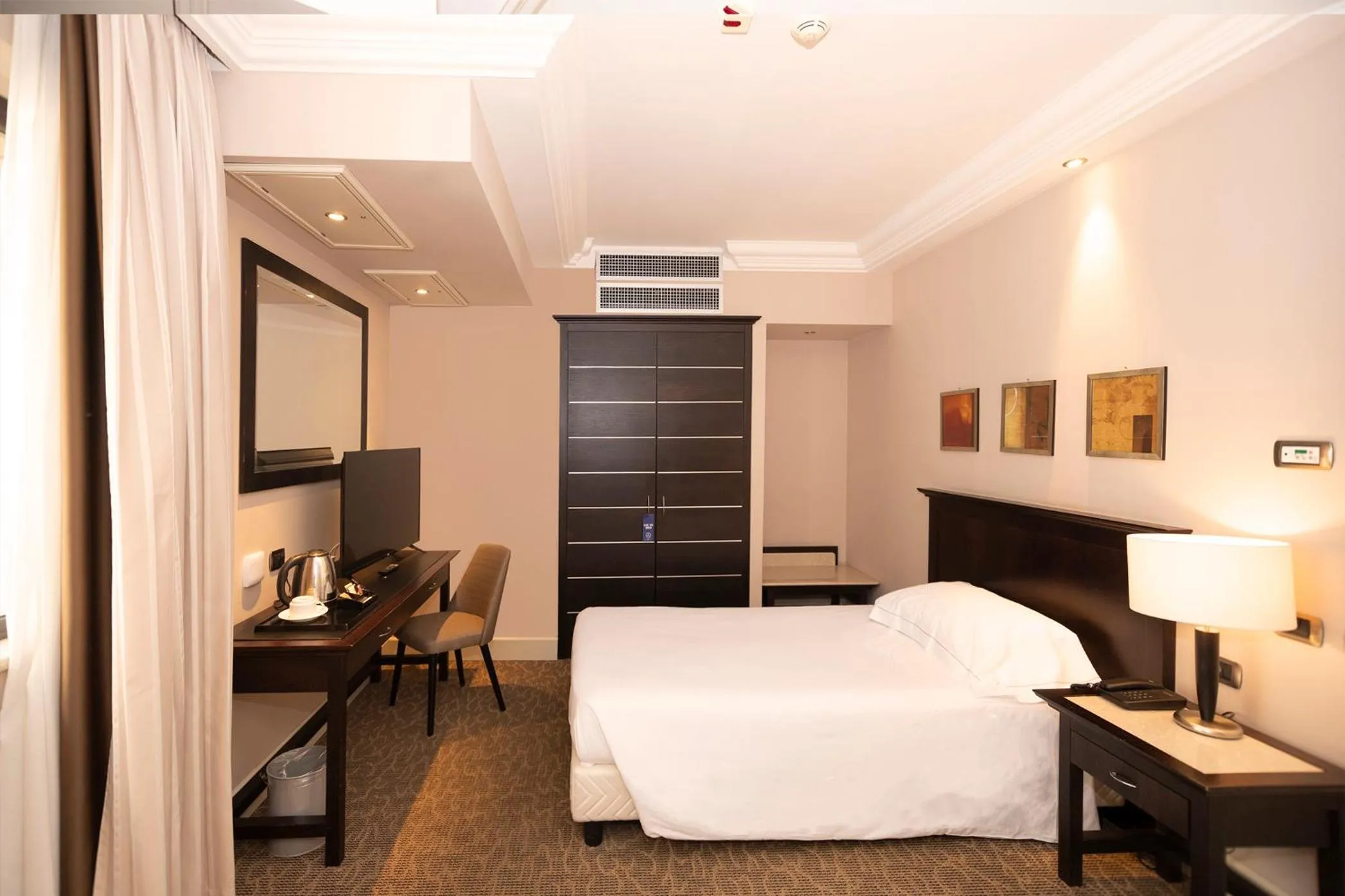 Photo of the whole room, Bed in Hotel Regina Margherita