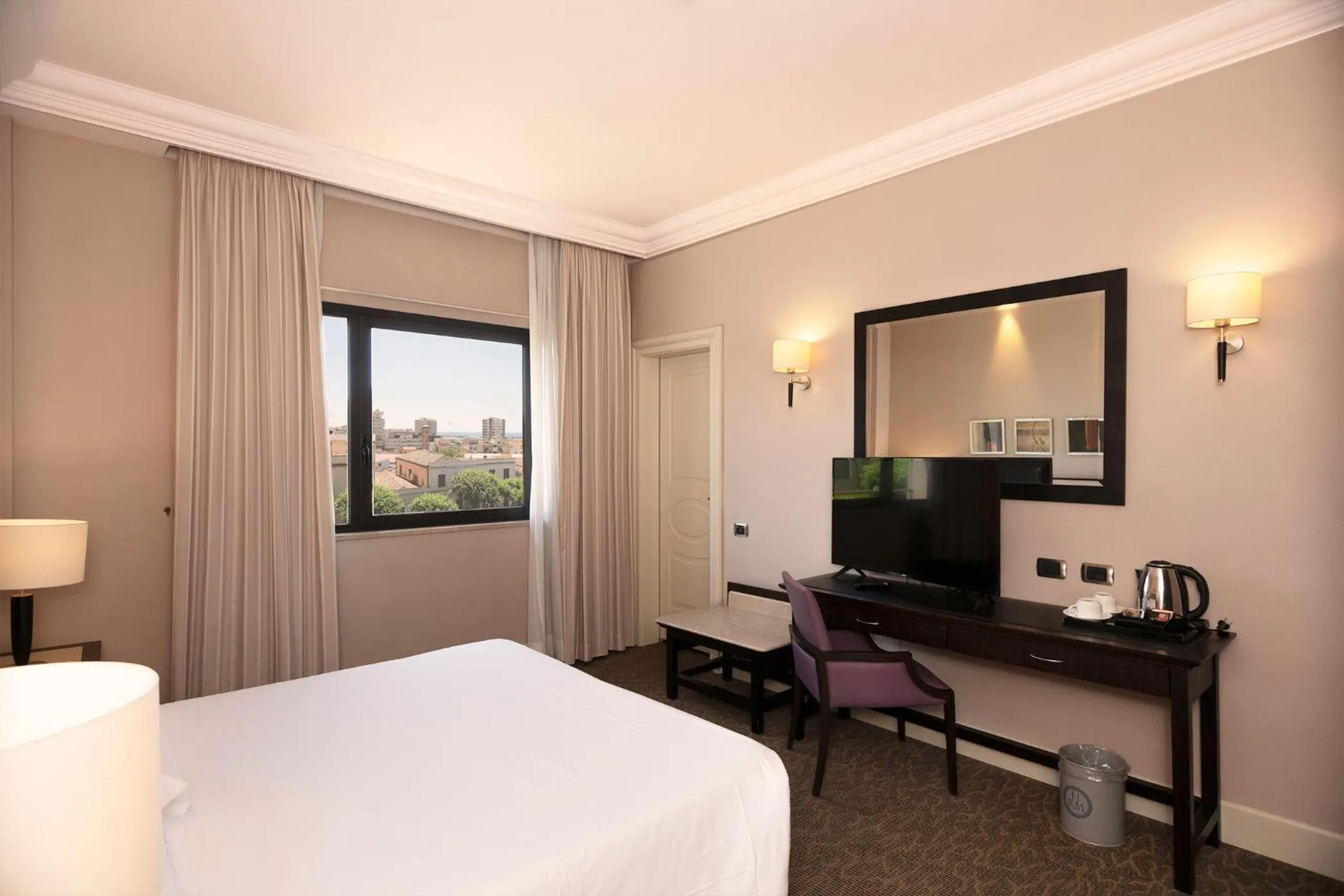 Photo of the whole room, Bed in Hotel Regina Margherita