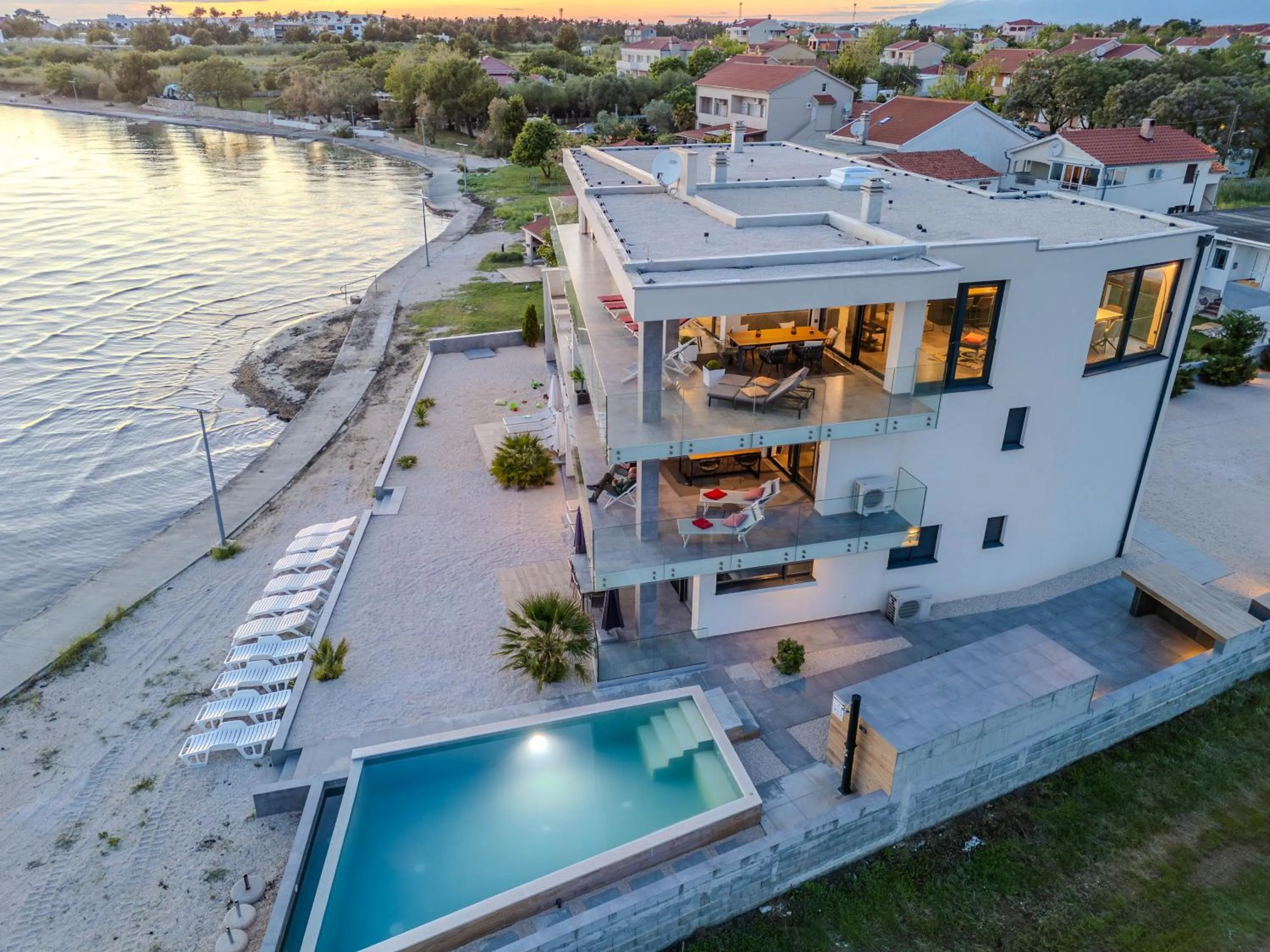 Penthouse Jimmys Beach Privlaka, Wahnsinns Blick und beheiztem Pool