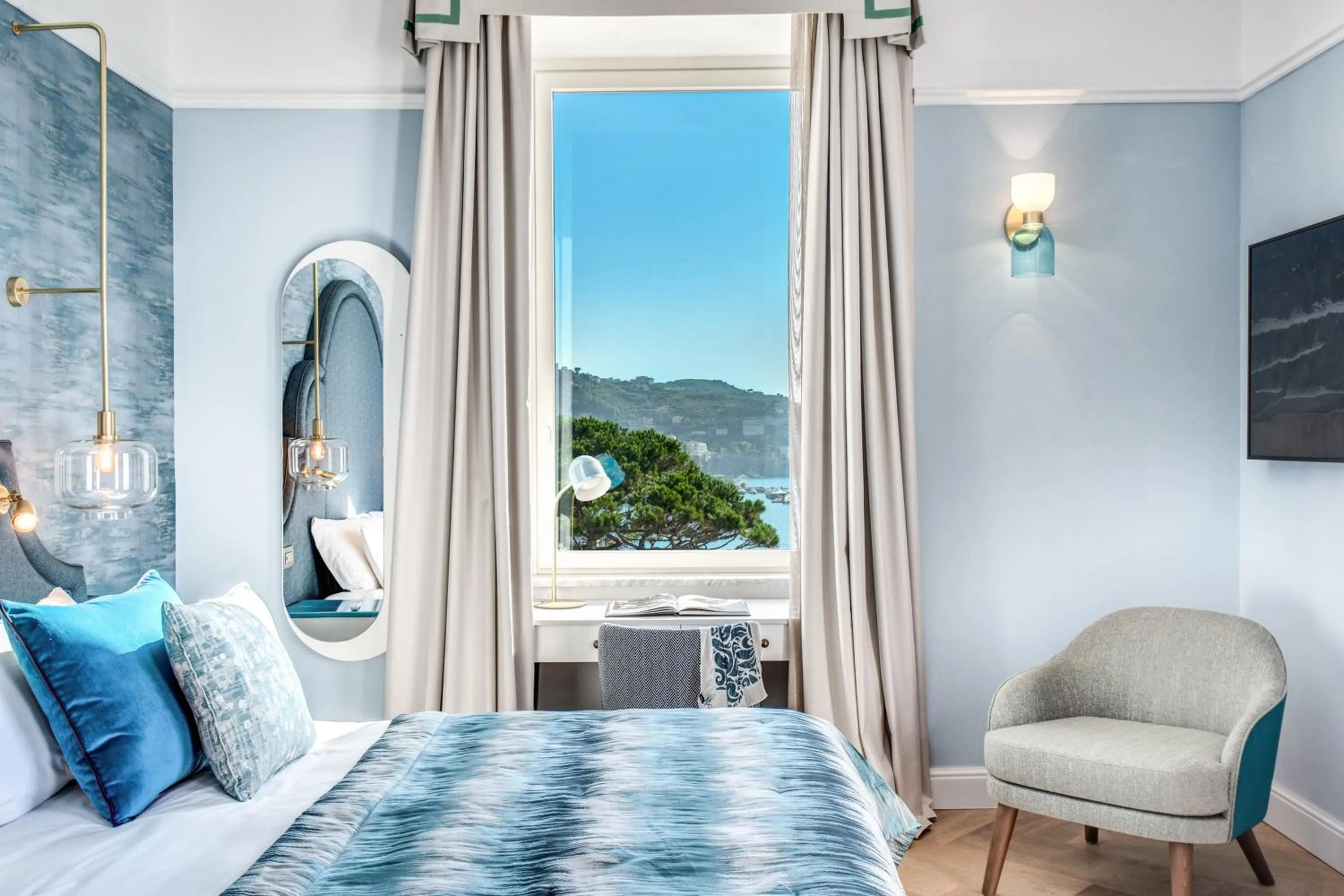 View (from property/room), Bed in Hotel Mediterraneo