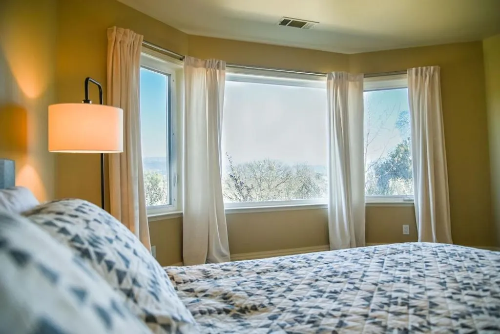 Bed in Sierra Ranch - A Yosemite Retreat