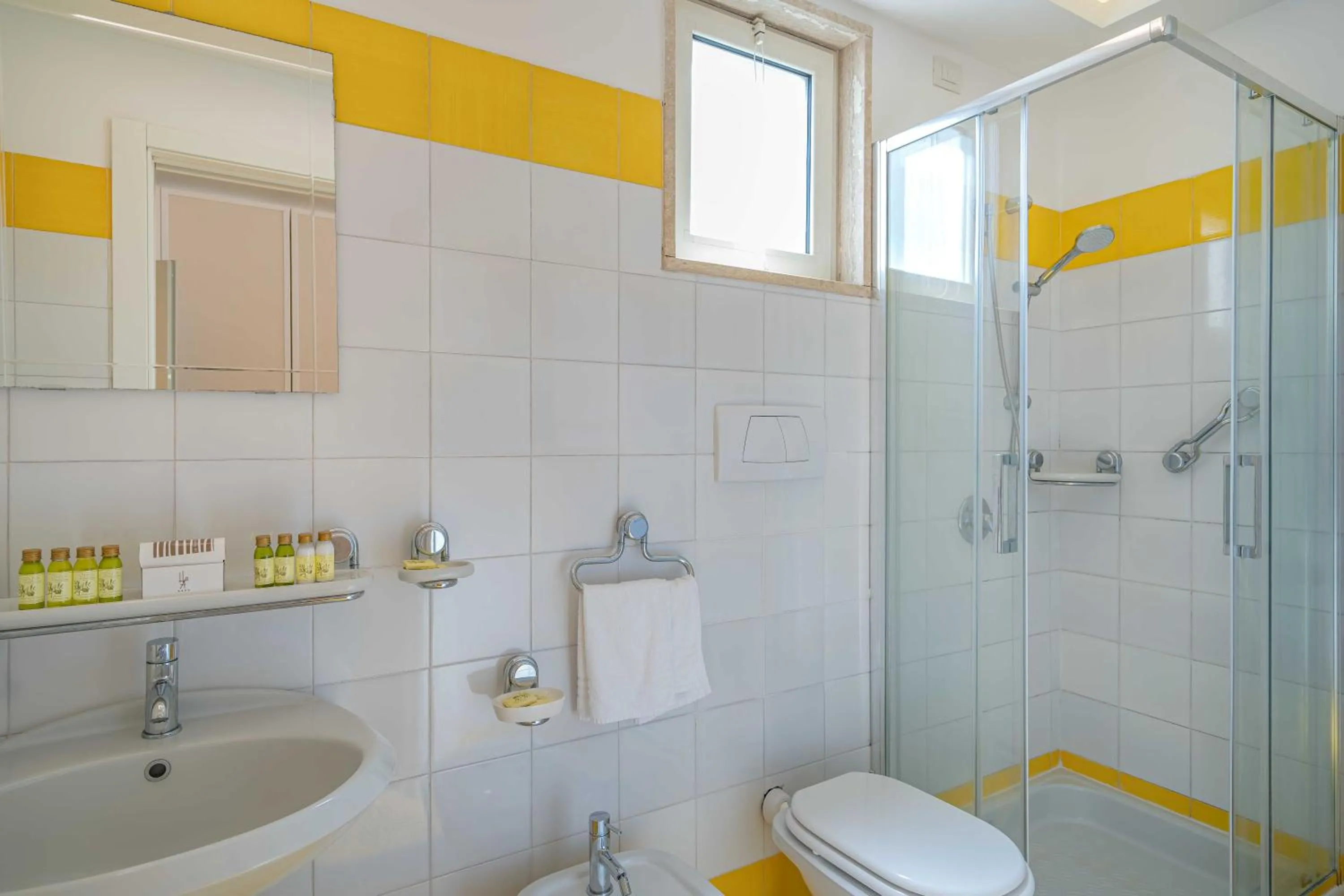 Shower in Hotel Le Axidie