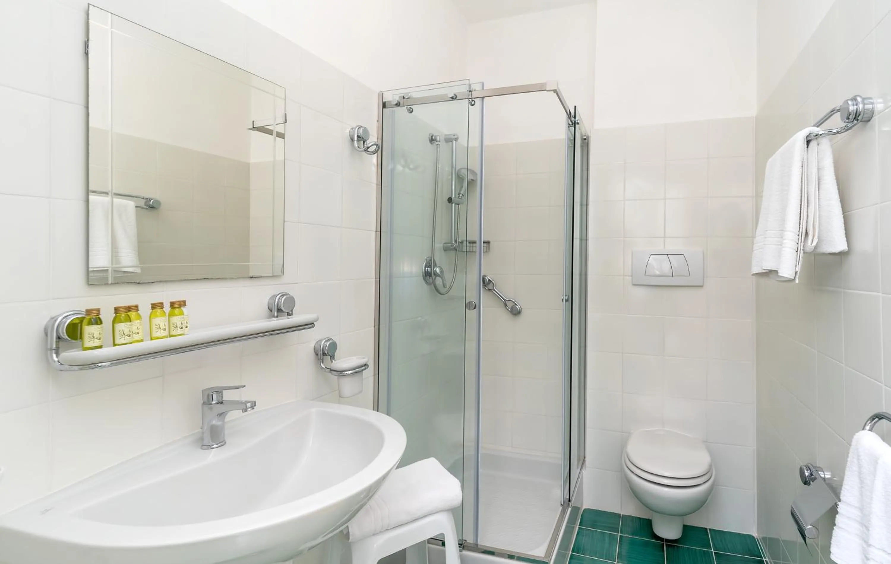 Shower in Hotel Le Axidie