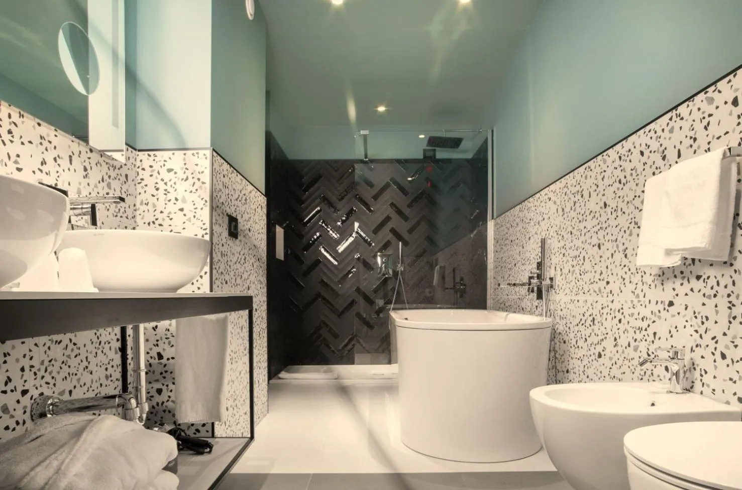 Shower in Hotel Cappello D'Oro, BW Signature Collection