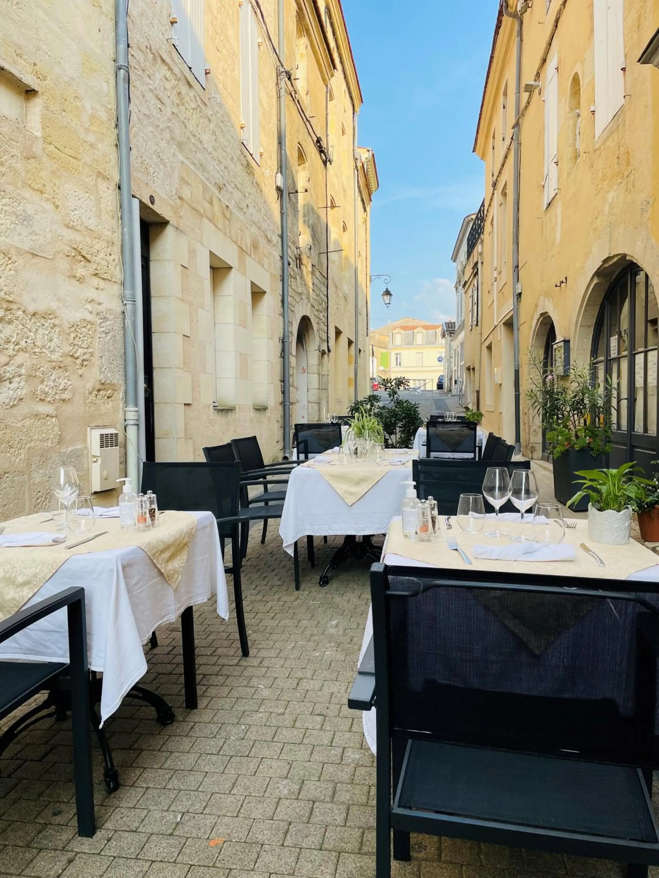 Restaurant/places to eat in La Vigne d'Or