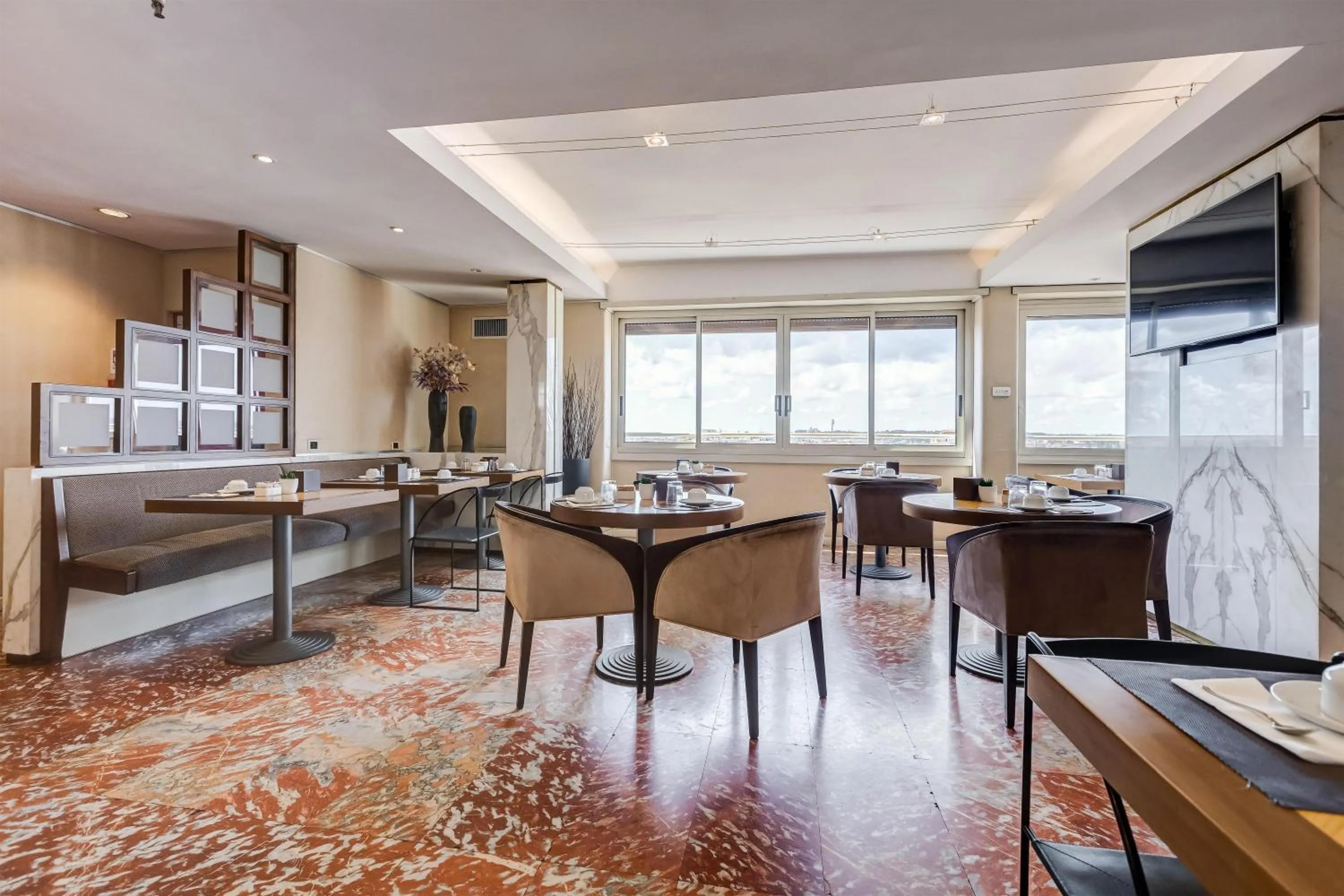 Restaurant/places to eat in Best Western Hotel Piccadilly