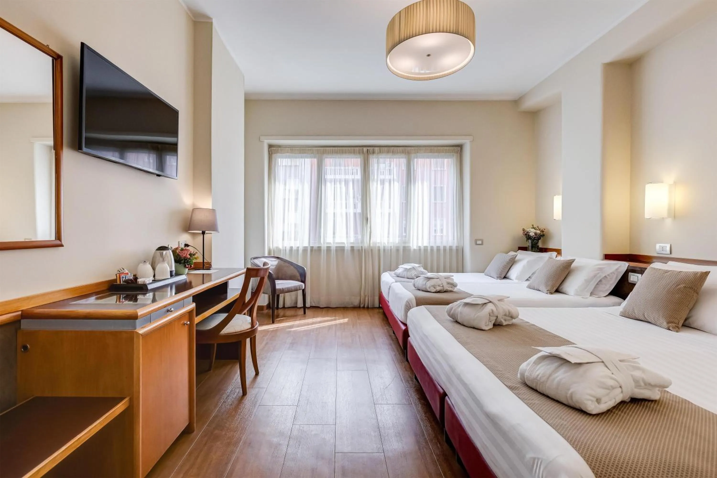 Photo of the whole room, Bed in Best Western Hotel Piccadilly