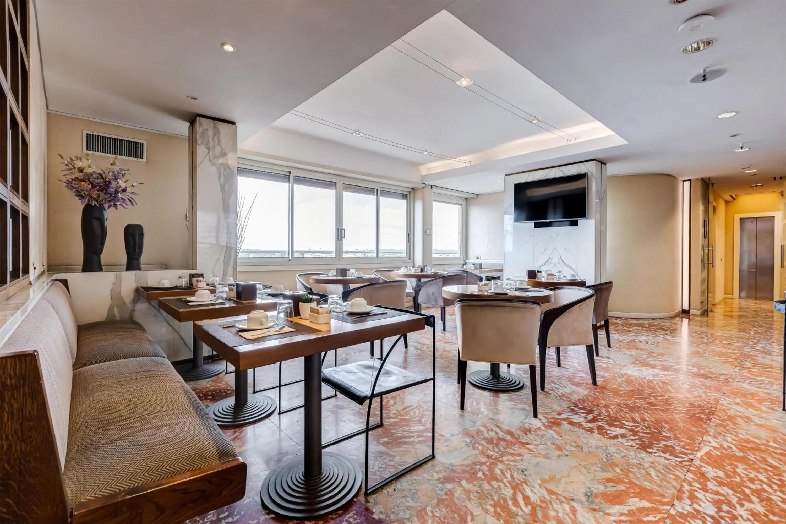 Restaurant/places to eat in Best Western Hotel Piccadilly