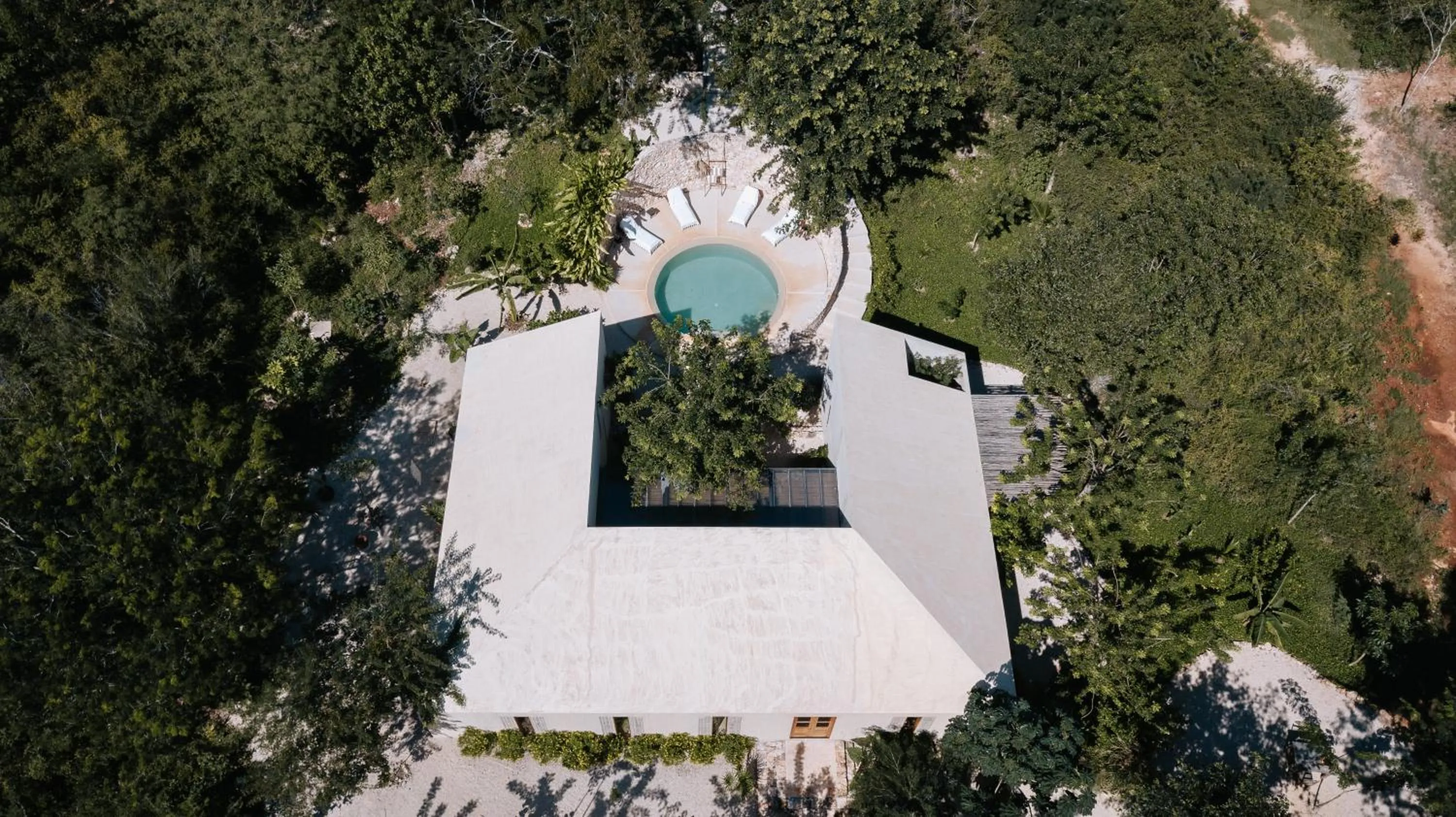 Property building in Galopina