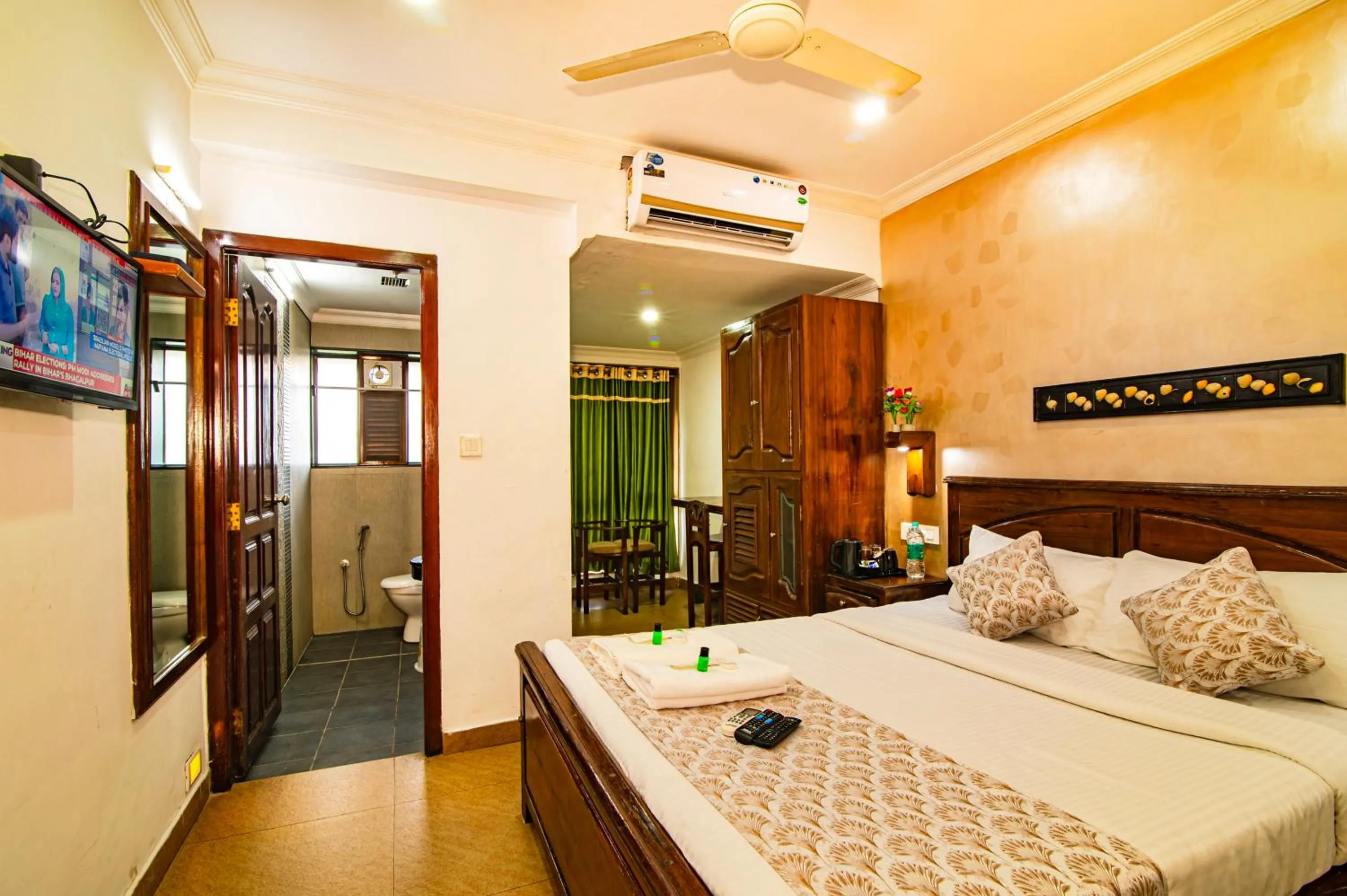 Bedroom, Bed in Hotel Mart View