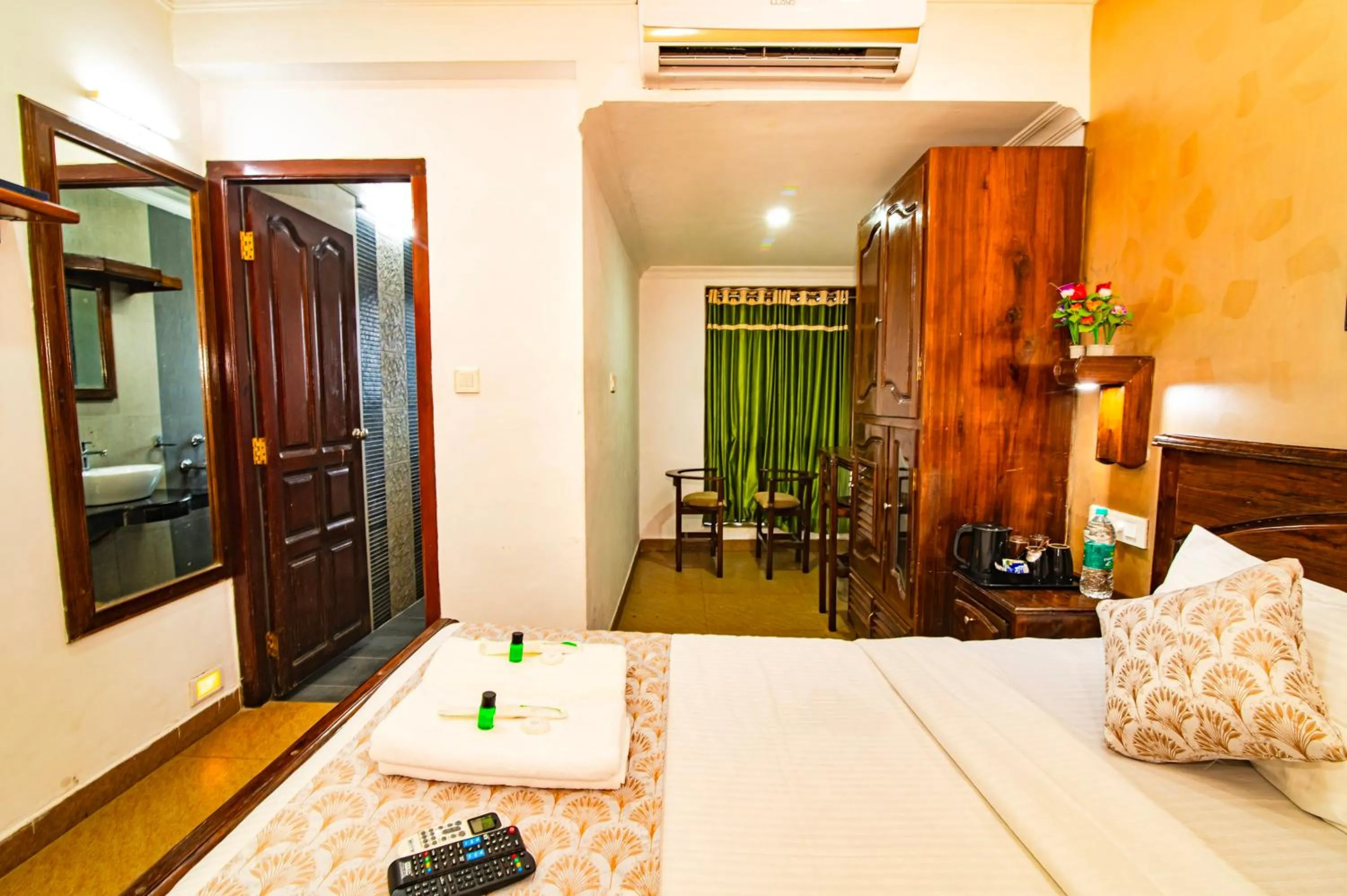 Bedroom, Bed in Hotel Mart View