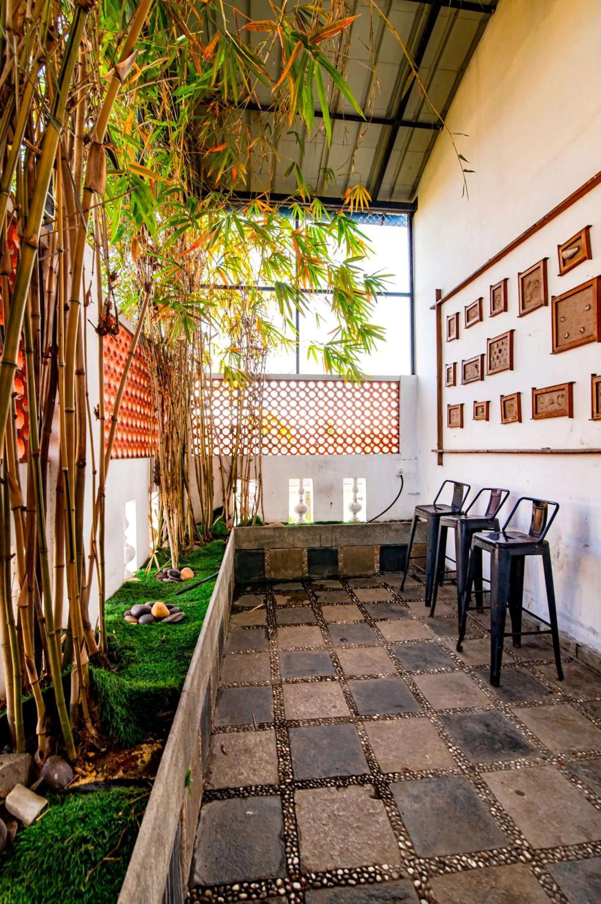 Seating area in Hotel Mart View