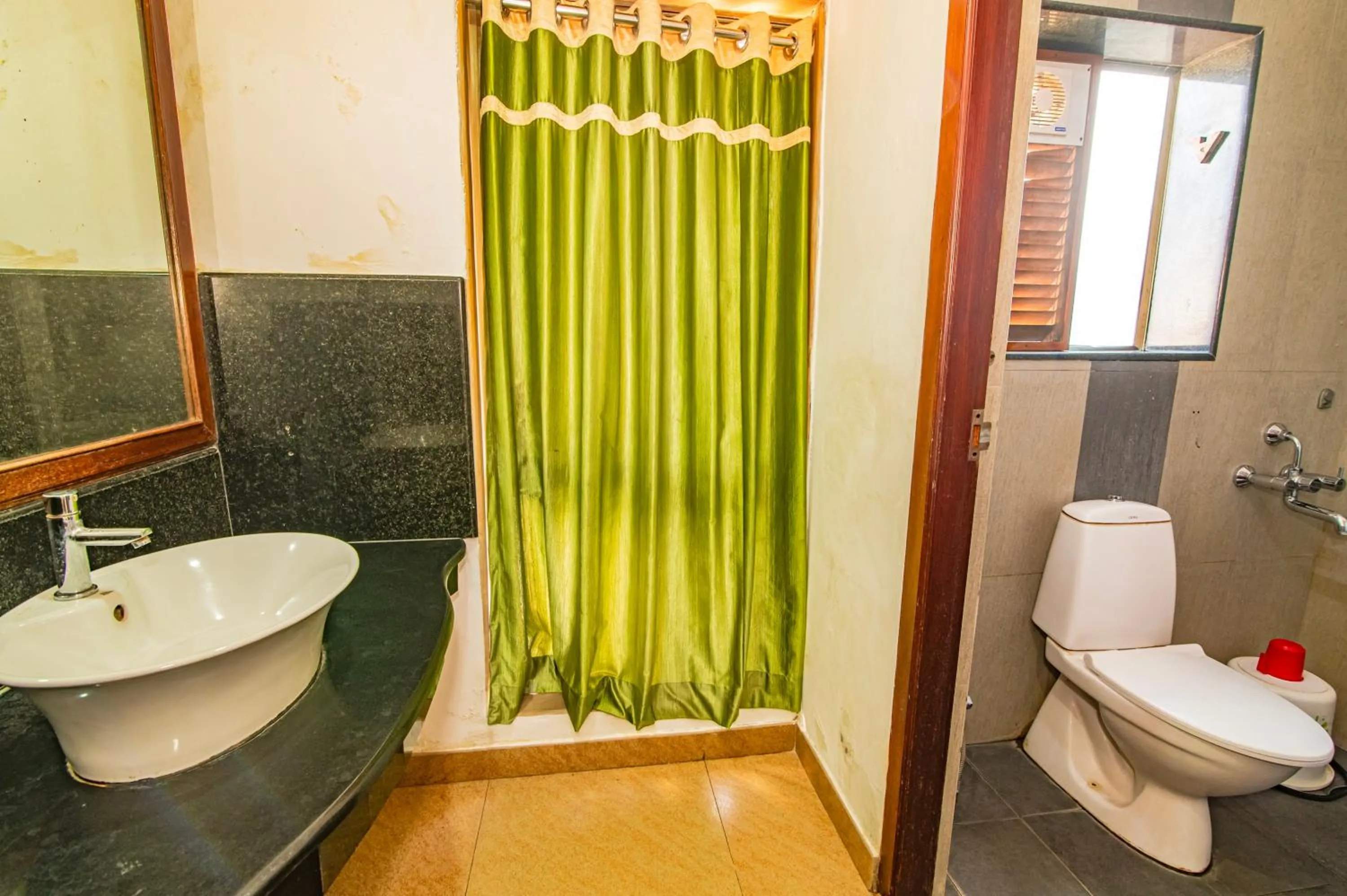 Toilet in Hotel Mart View
