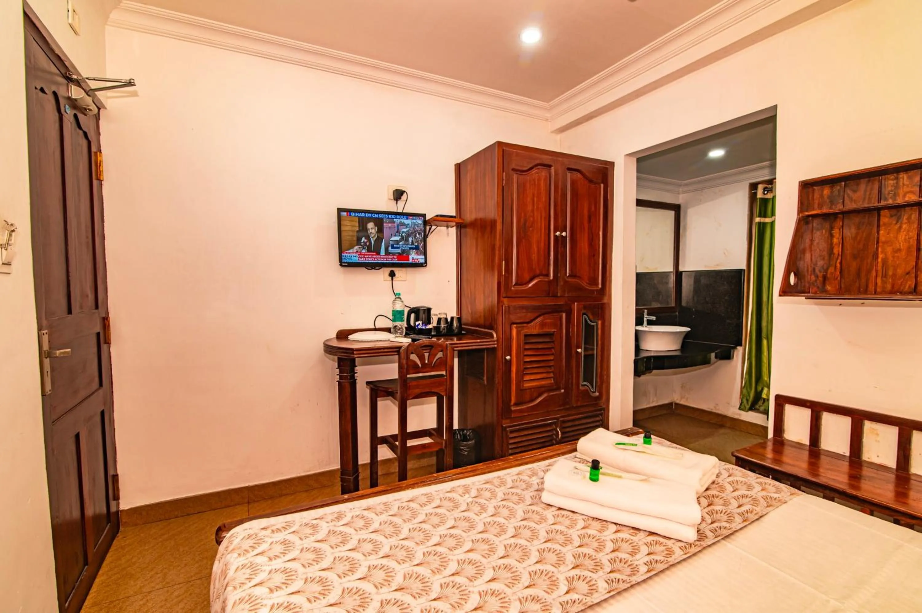 Bedroom, Bed in Hotel Mart View