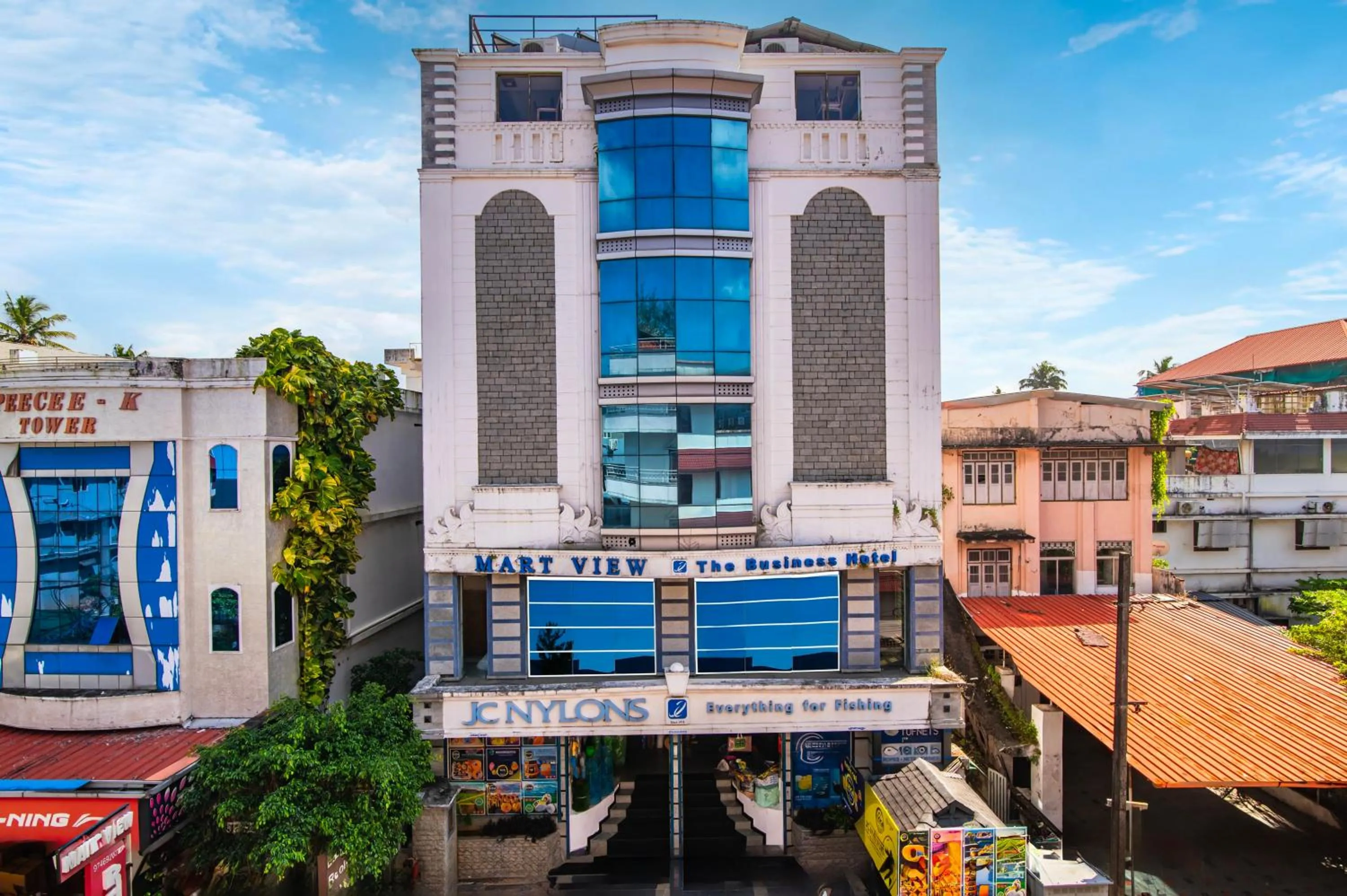 Facade/entrance in Hotel Mart View