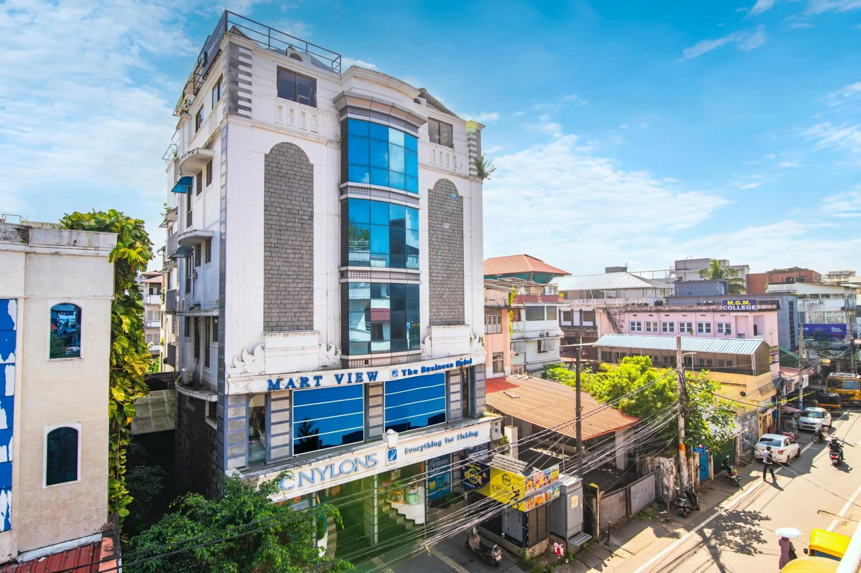Facade/entrance in Hotel Mart View