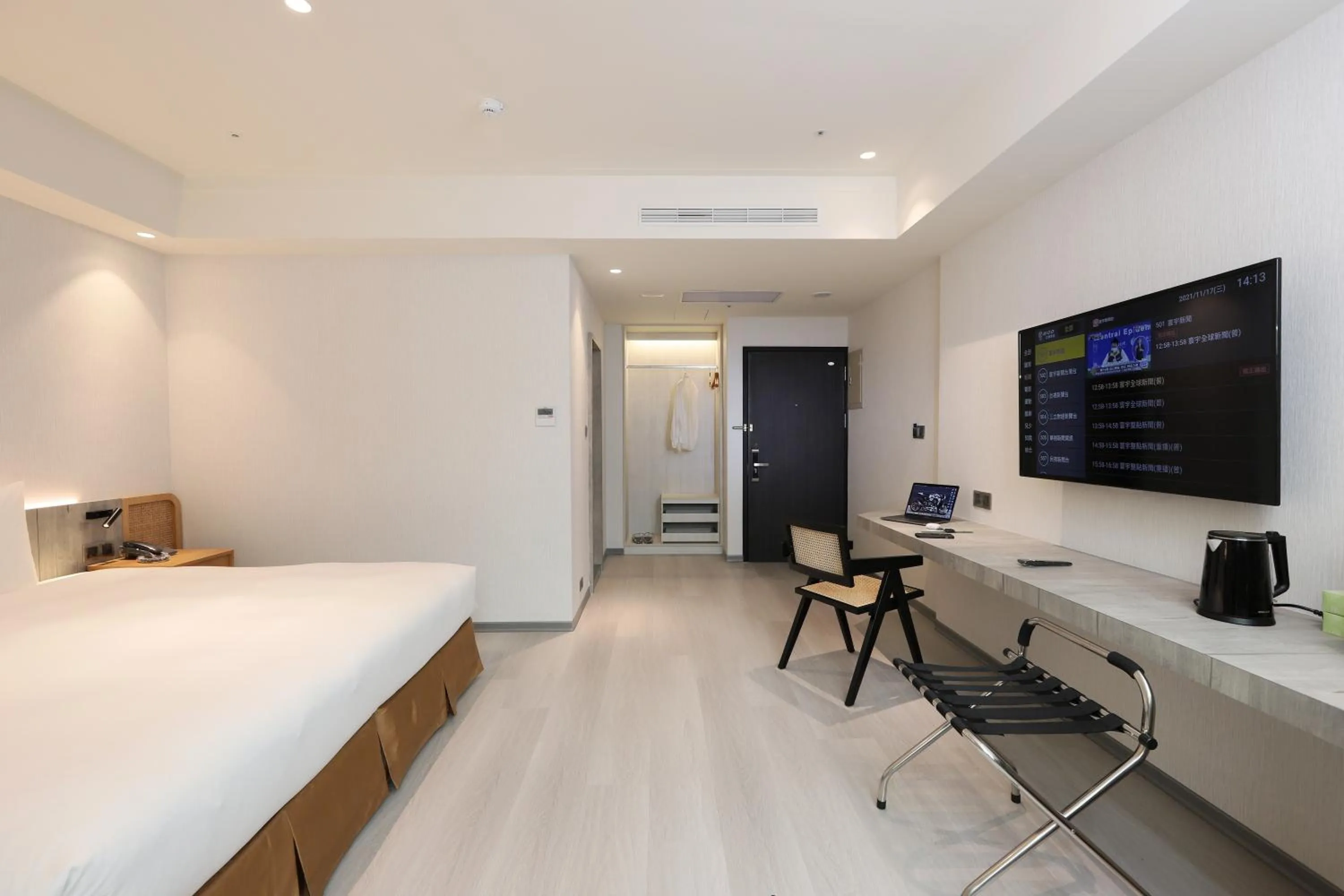 Photo of the whole room, Bed in Dahu Park Hotel