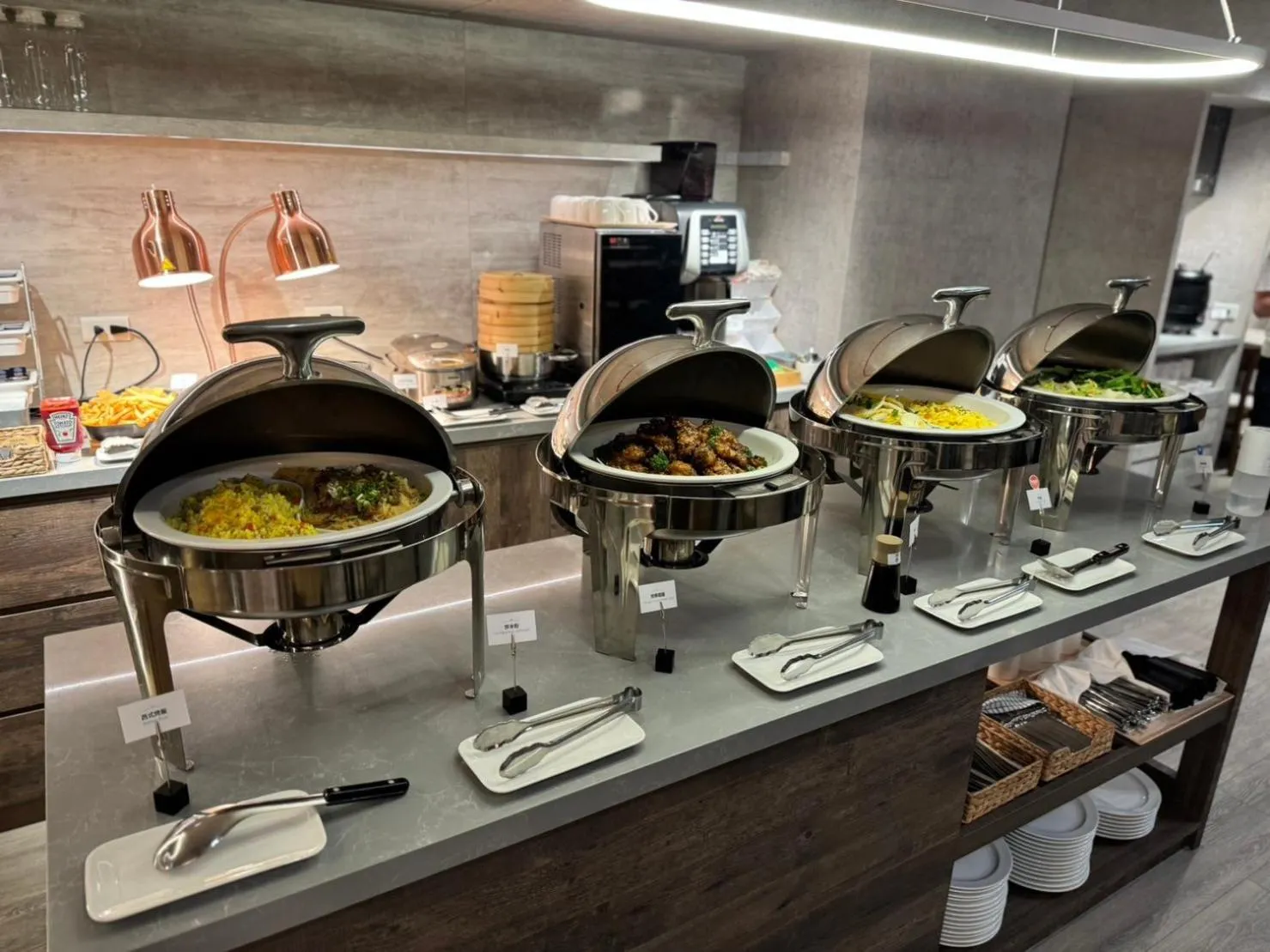 Restaurant/places to eat in Dahu Park Hotel