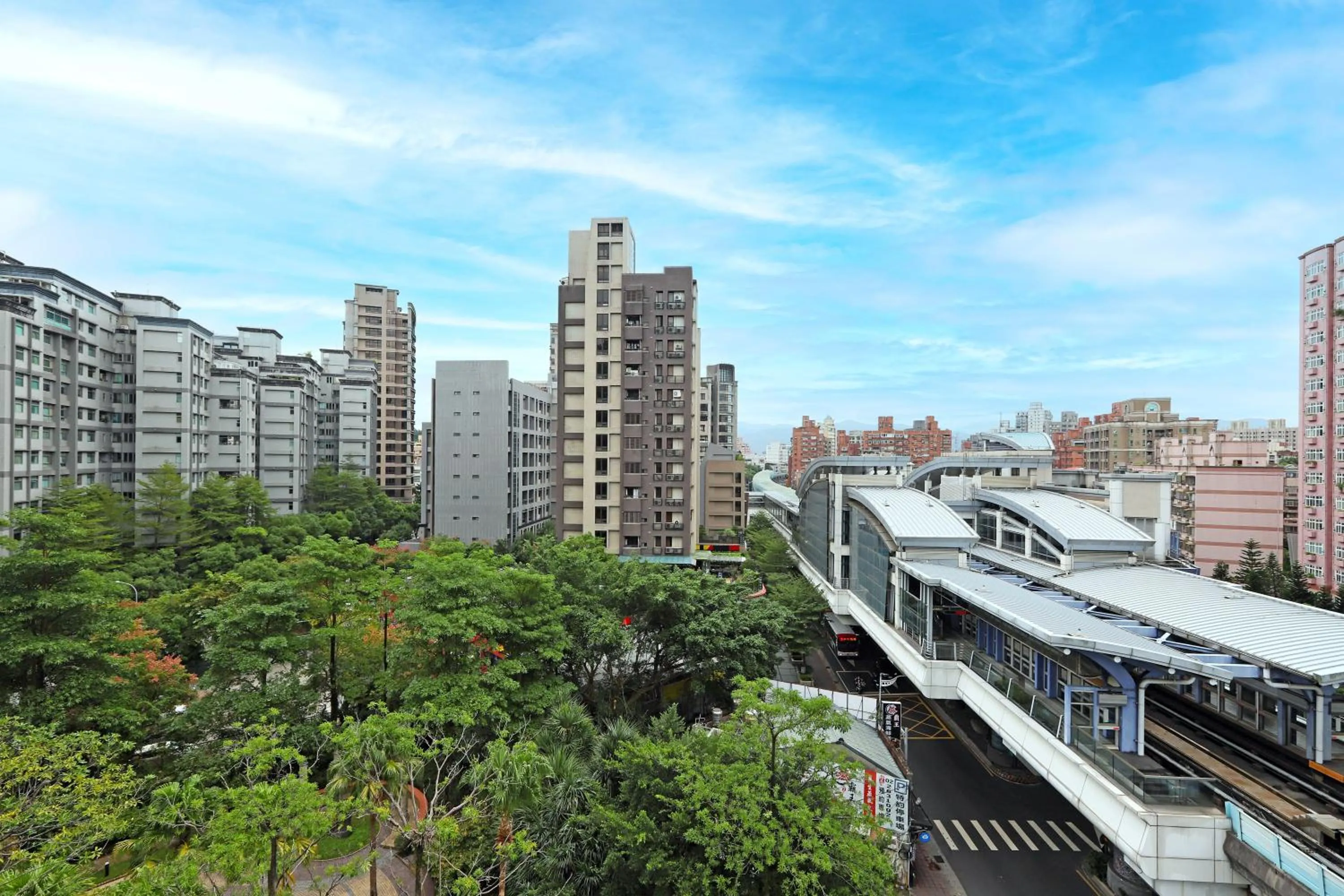 Inner courtyard view in Dahu Park Hotel