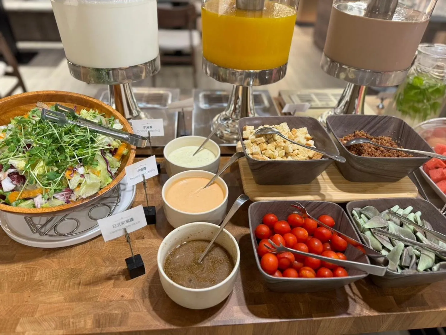 Restaurant/places to eat in Dahu Park Hotel