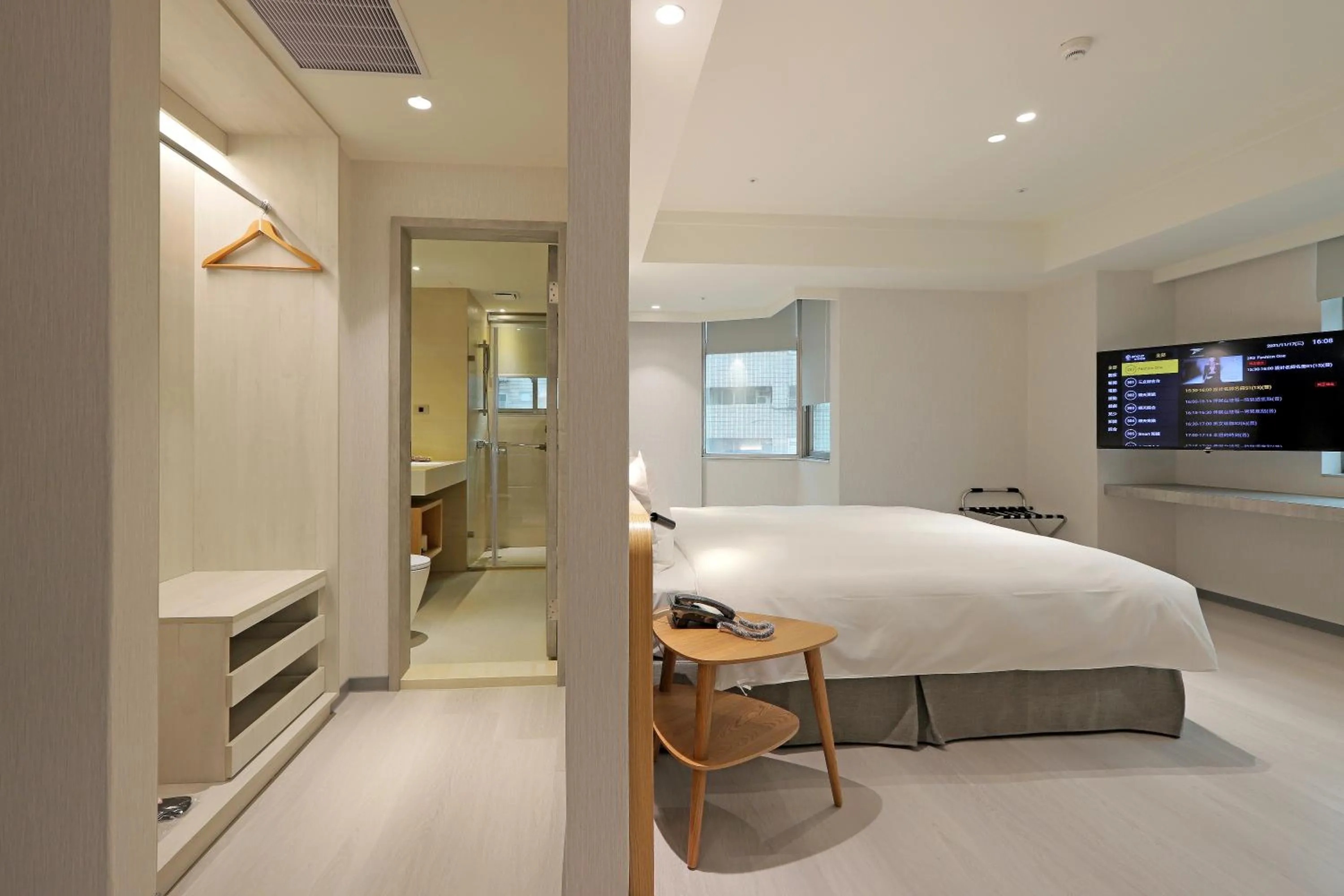 Photo of the whole room, Bed in Dahu Park Hotel