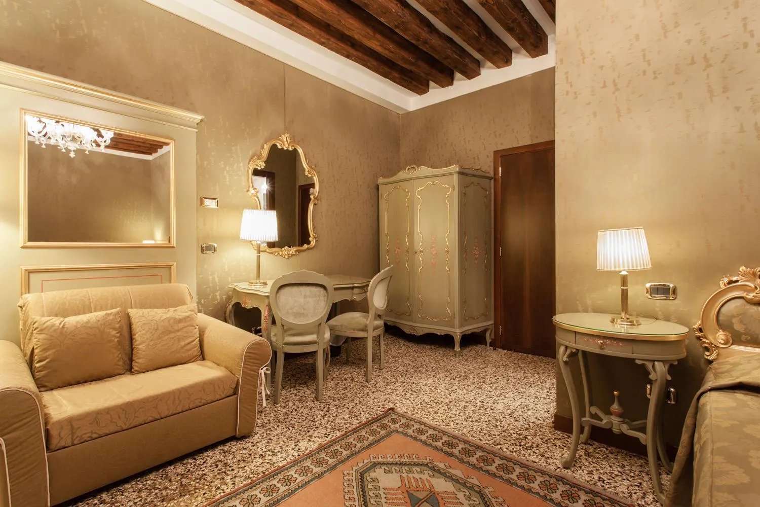 Photo of the whole room in Hotel Al Ponte Mocenigo
