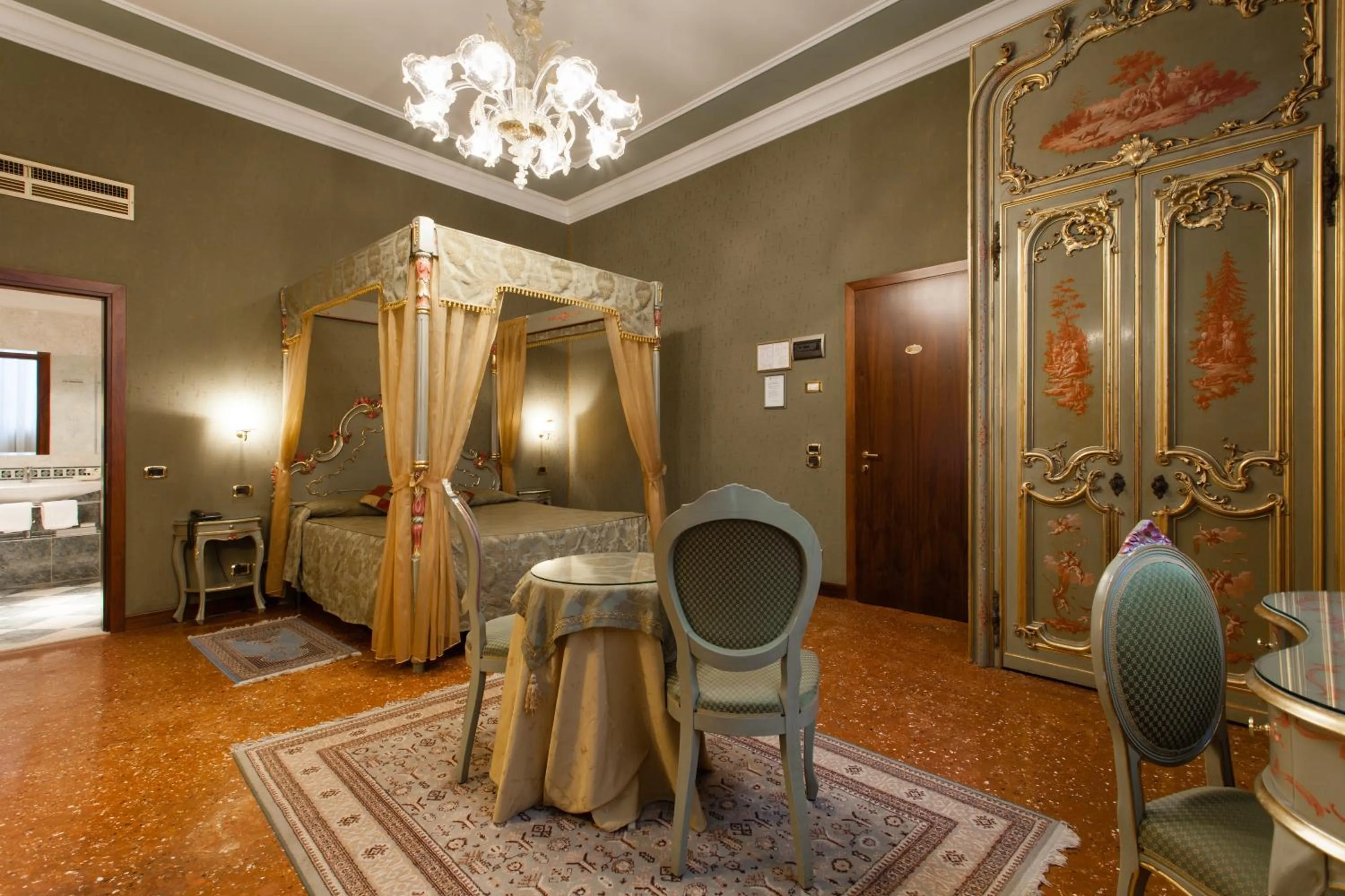 Photo of the whole room in Hotel Al Ponte Mocenigo