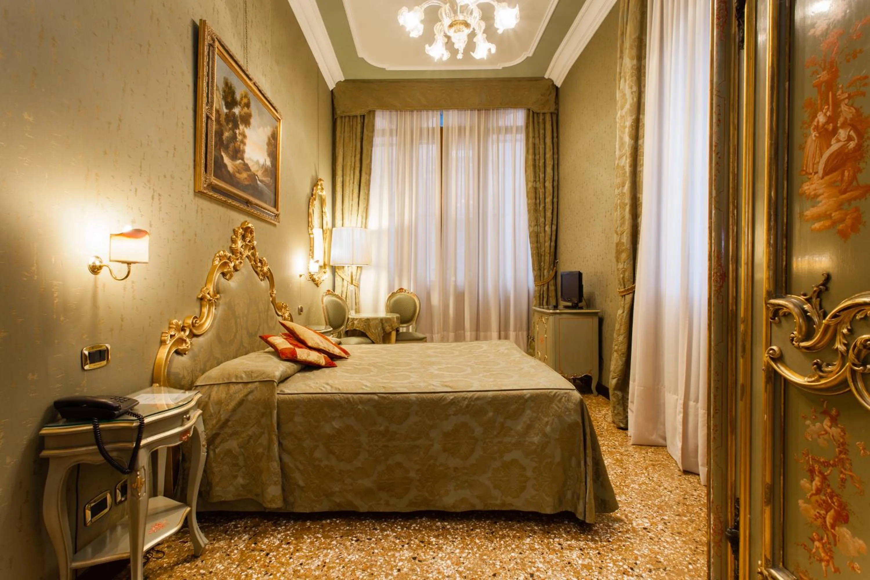 Photo of the whole room, Bed in Hotel Al Ponte Mocenigo