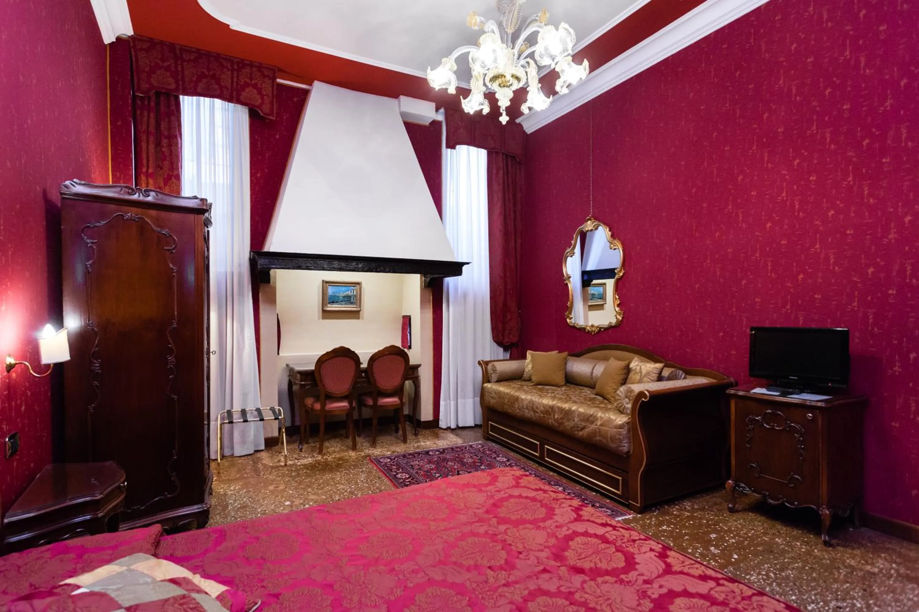Photo of the whole room in Hotel Al Ponte Mocenigo