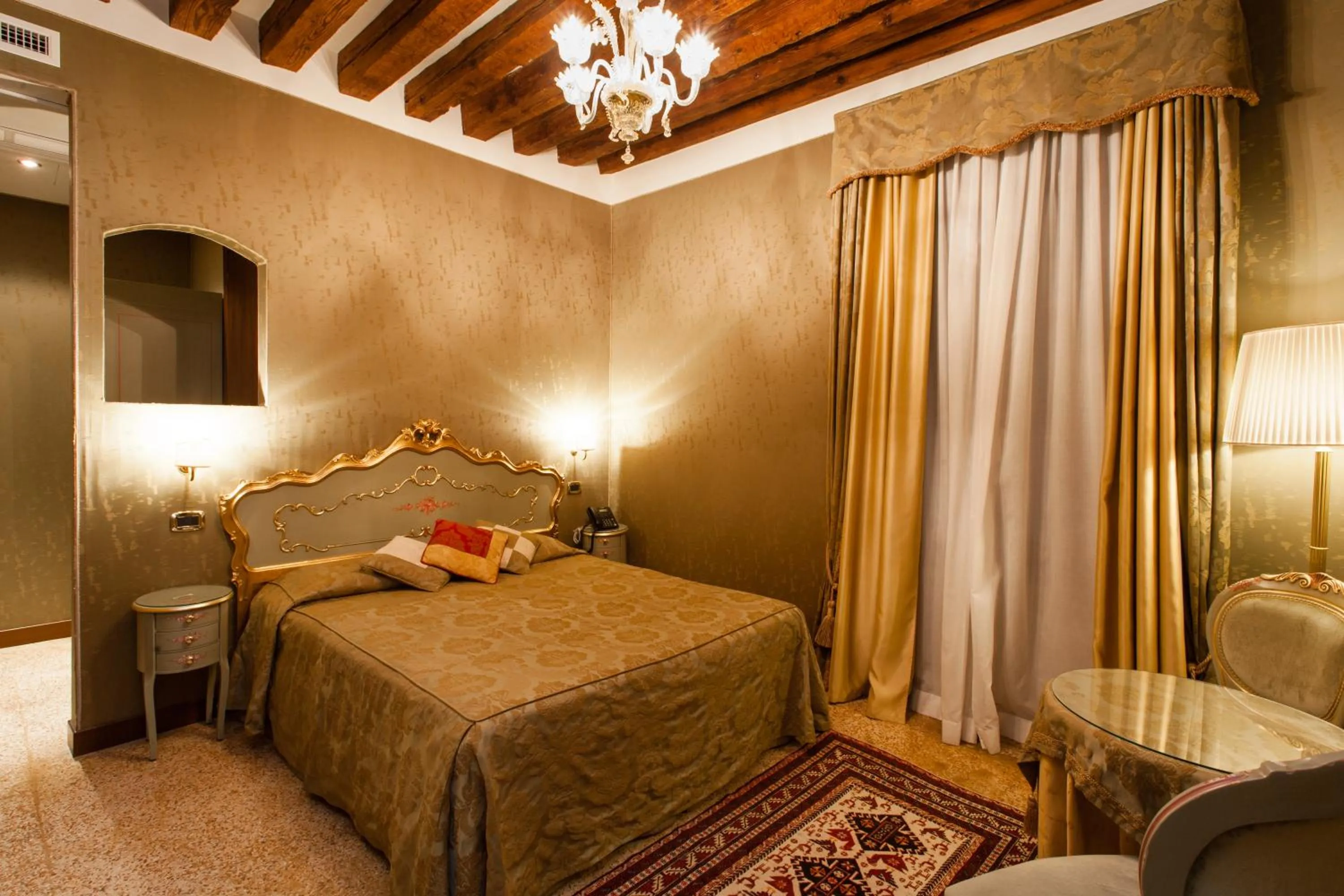Photo of the whole room, Bed in Hotel Al Ponte Mocenigo