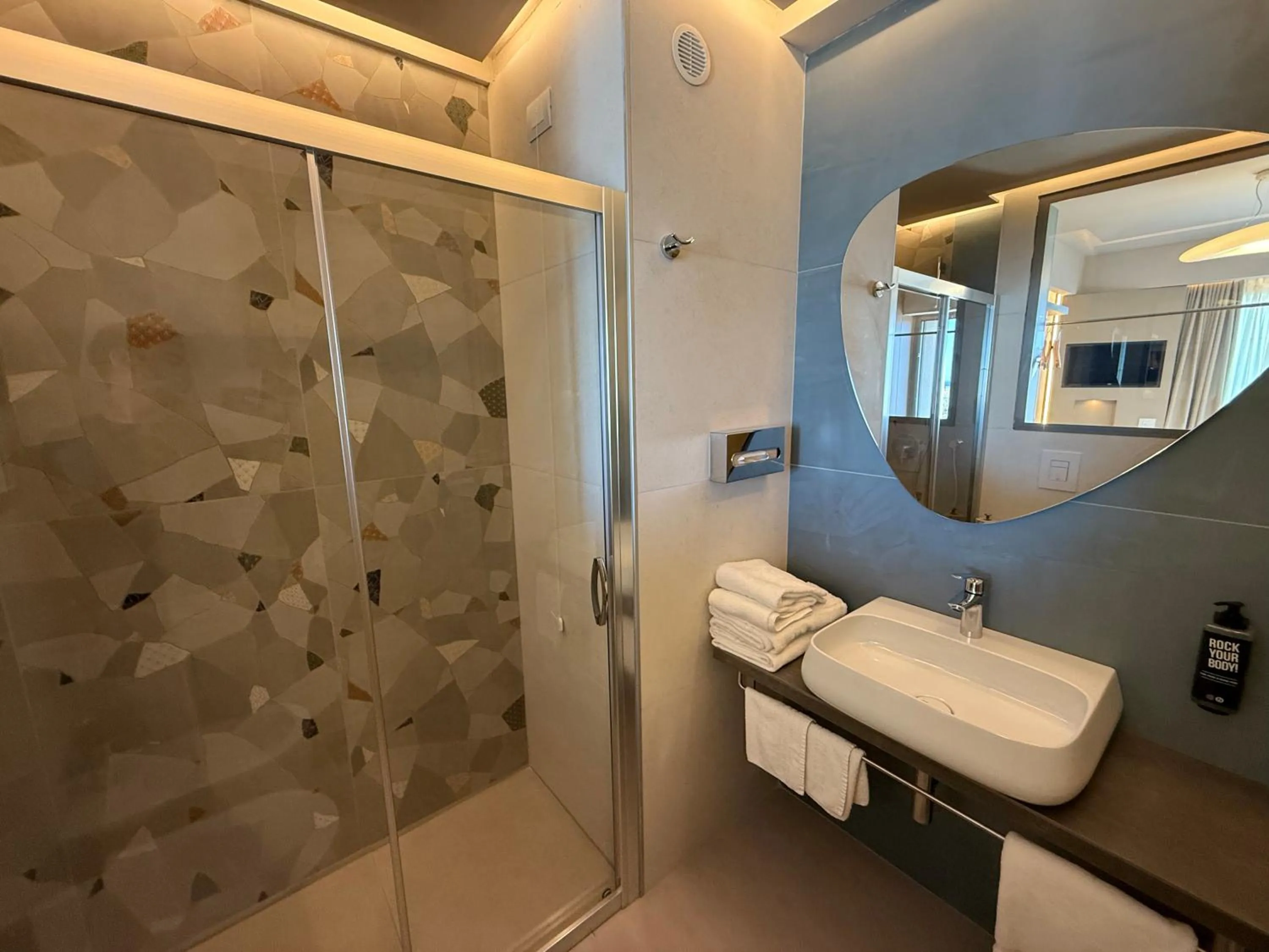 Shower in President Hotel Palermo