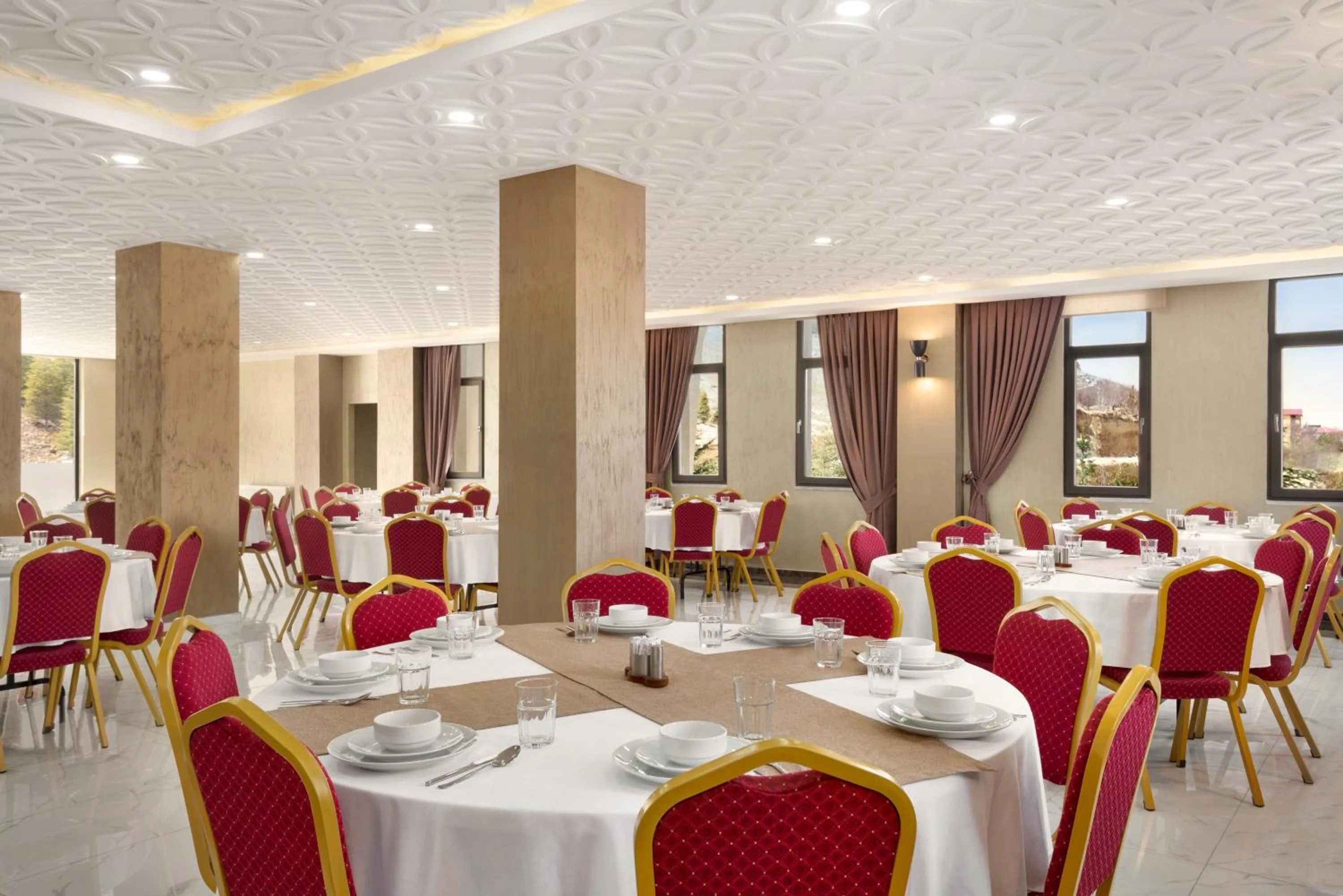 Restaurant/places to eat in Ramada By Wyndham Elbistan