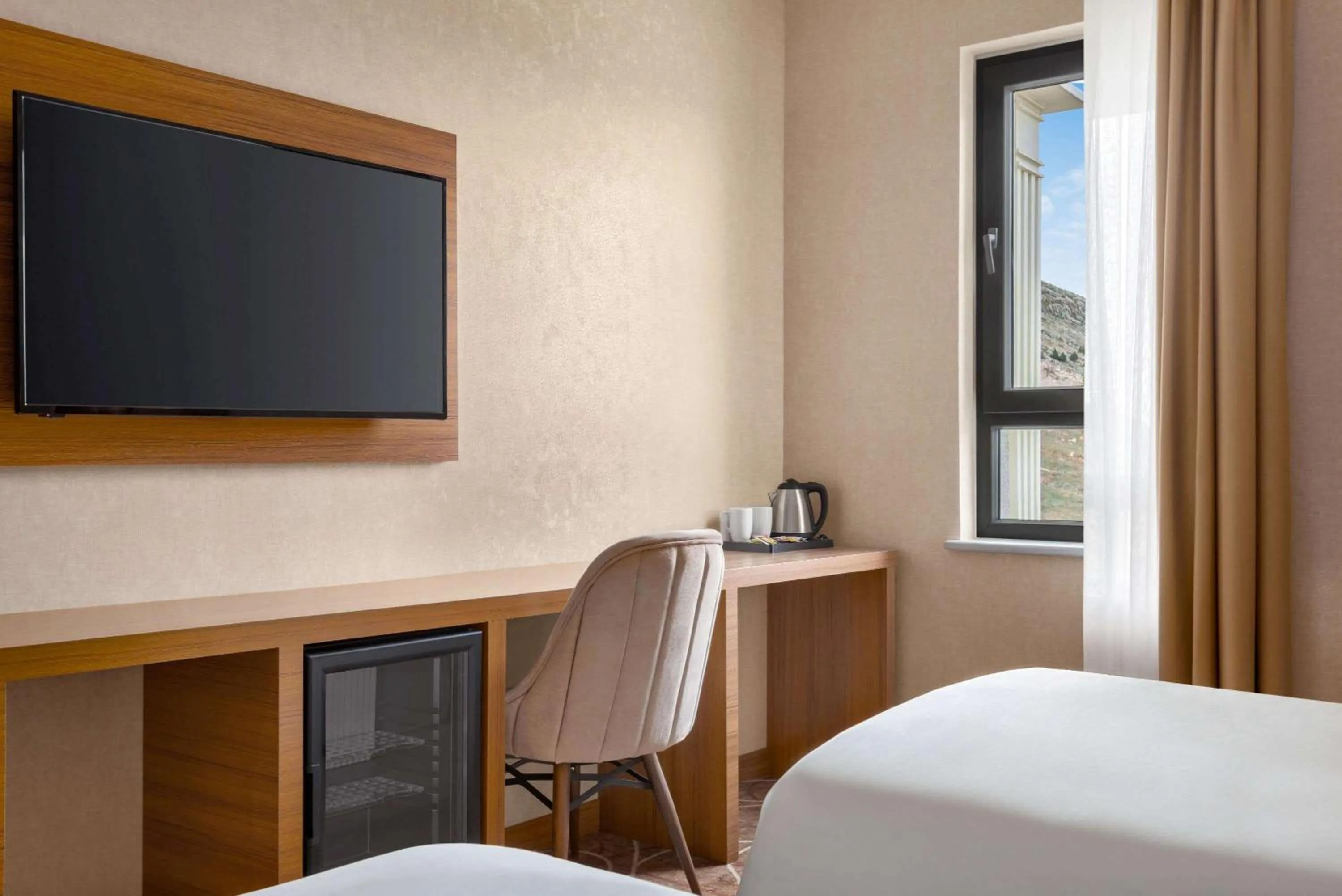 TV and multimedia, Bed in Ramada By Wyndham Elbistan