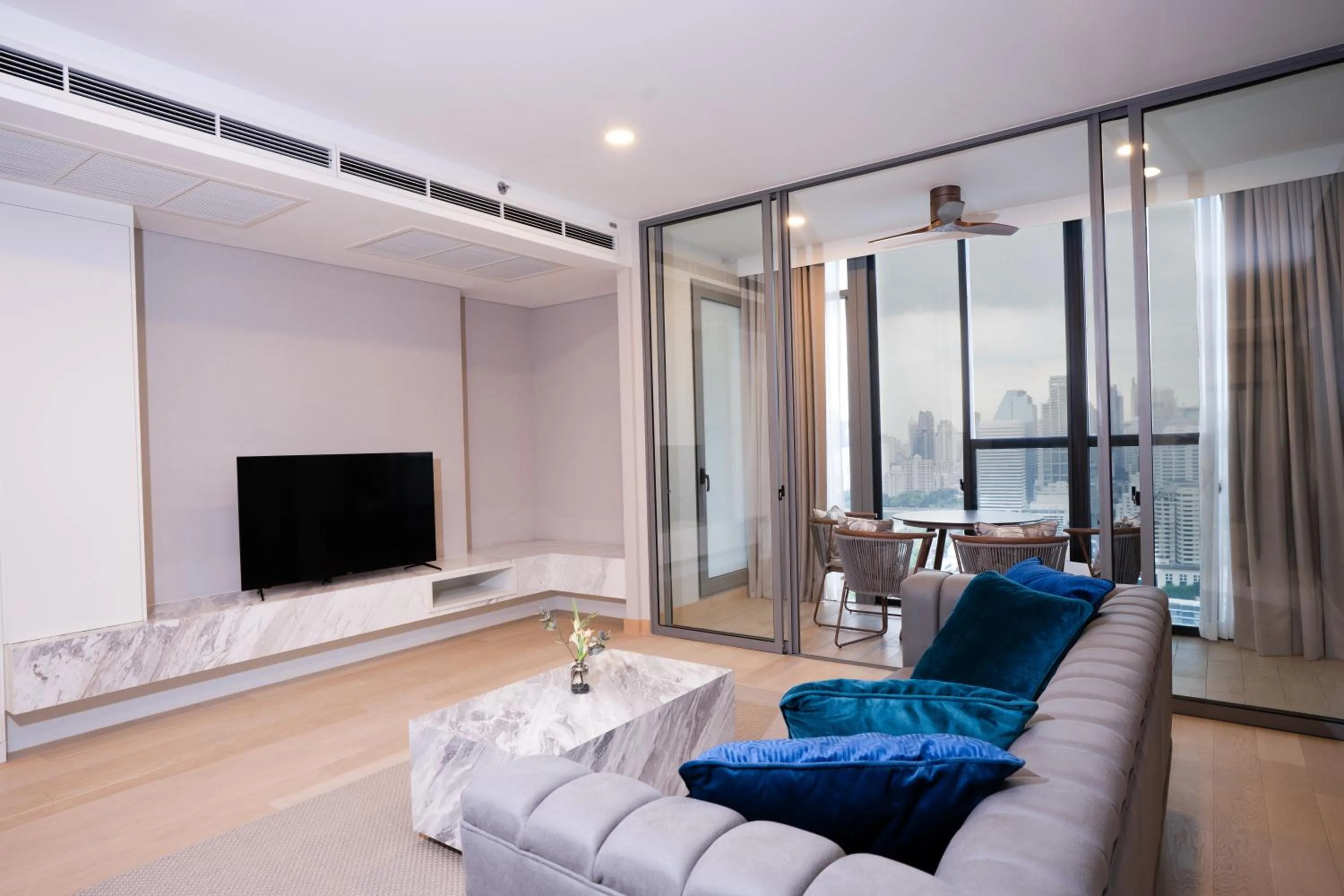 Living room in Wyndham Bangkok Queen Convention Centre