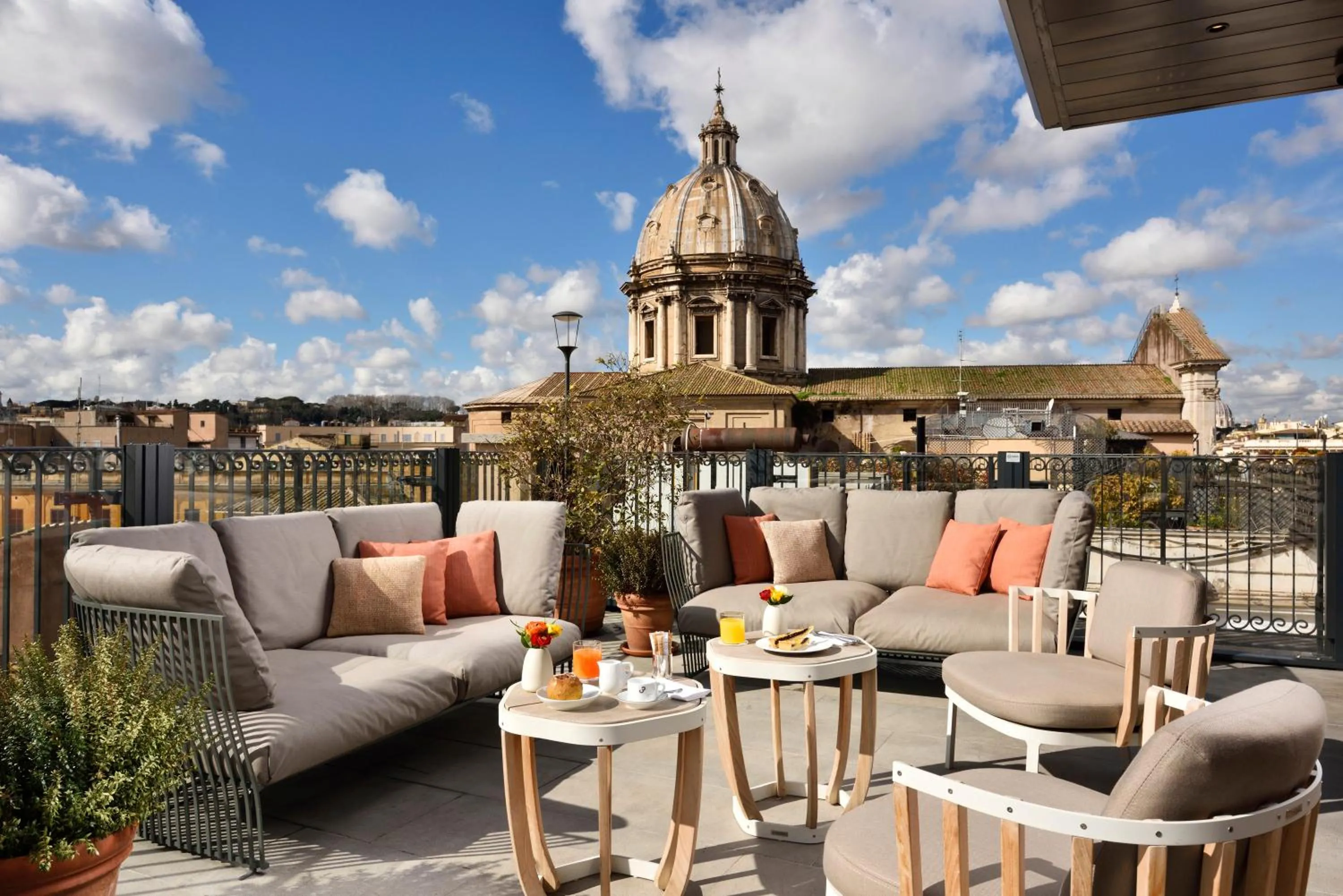 Patio in Hotel L'Orologio Roma - WTB Hotels