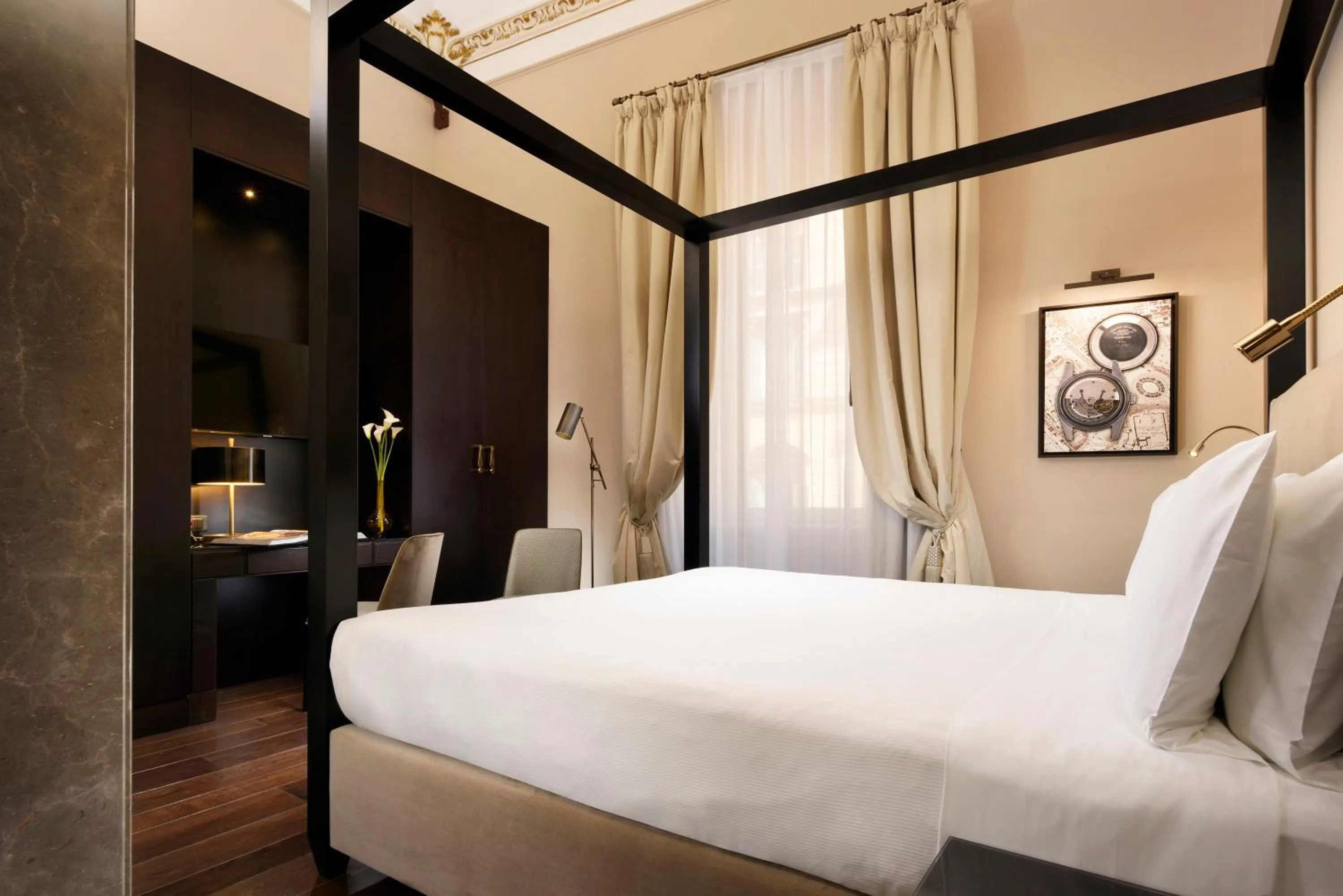 Bedroom, Bed in Hotel L'Orologio Roma - WTB Hotels