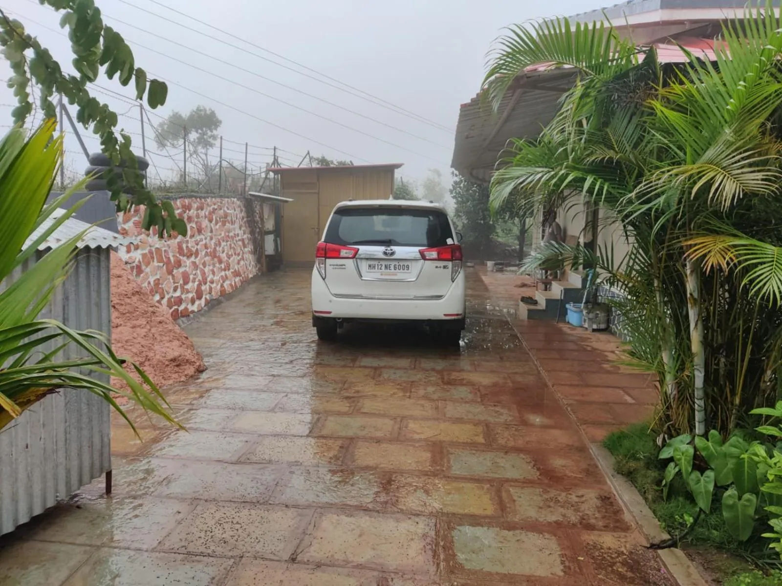 Parking in Hilltop Resort and Glamping Wai, Near Panchgani