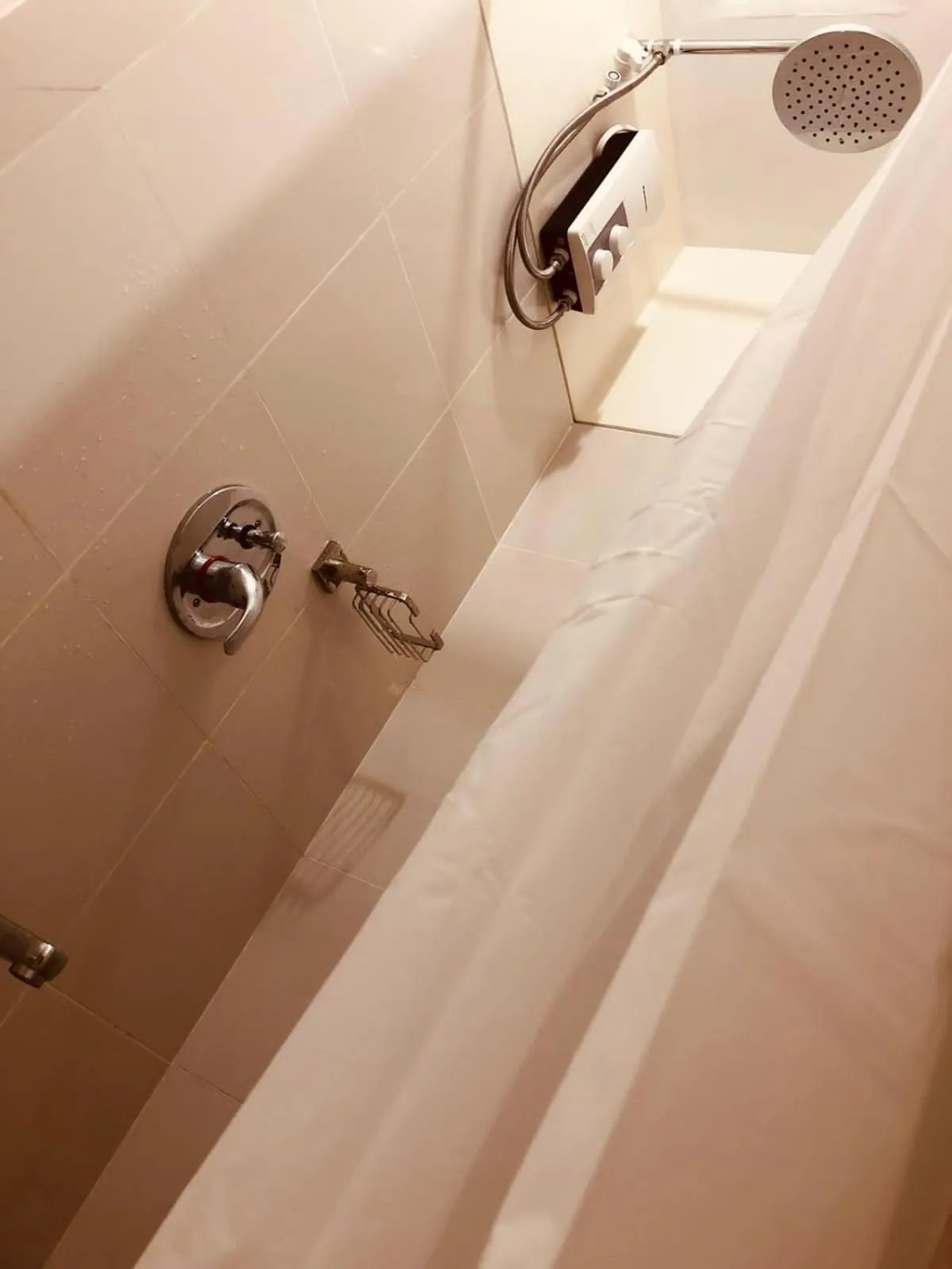 Bathroom in SMDC Wind Residences Tagaytay by Cris