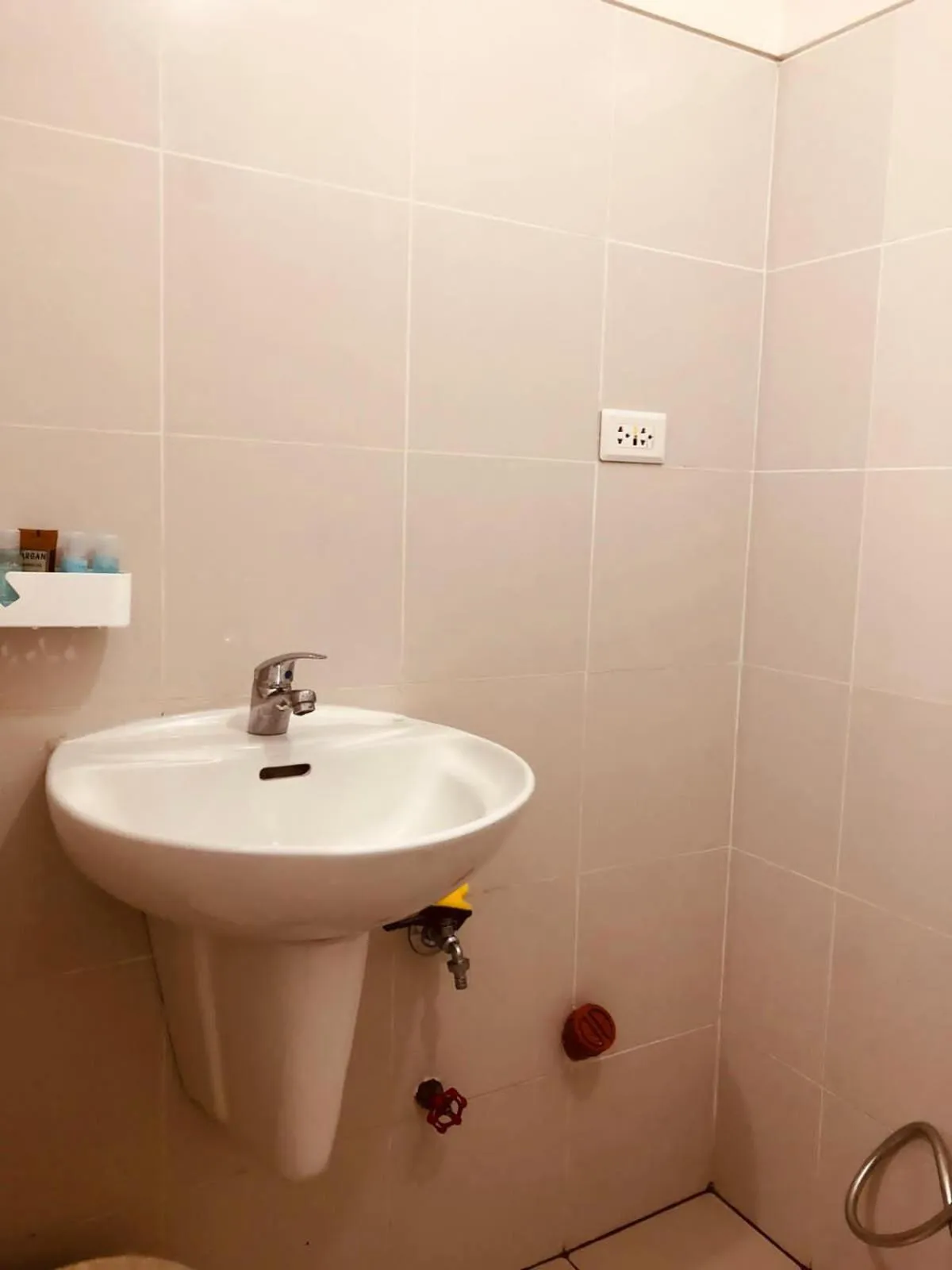 Bathroom in SMDC Wind Residences Tagaytay by Cris