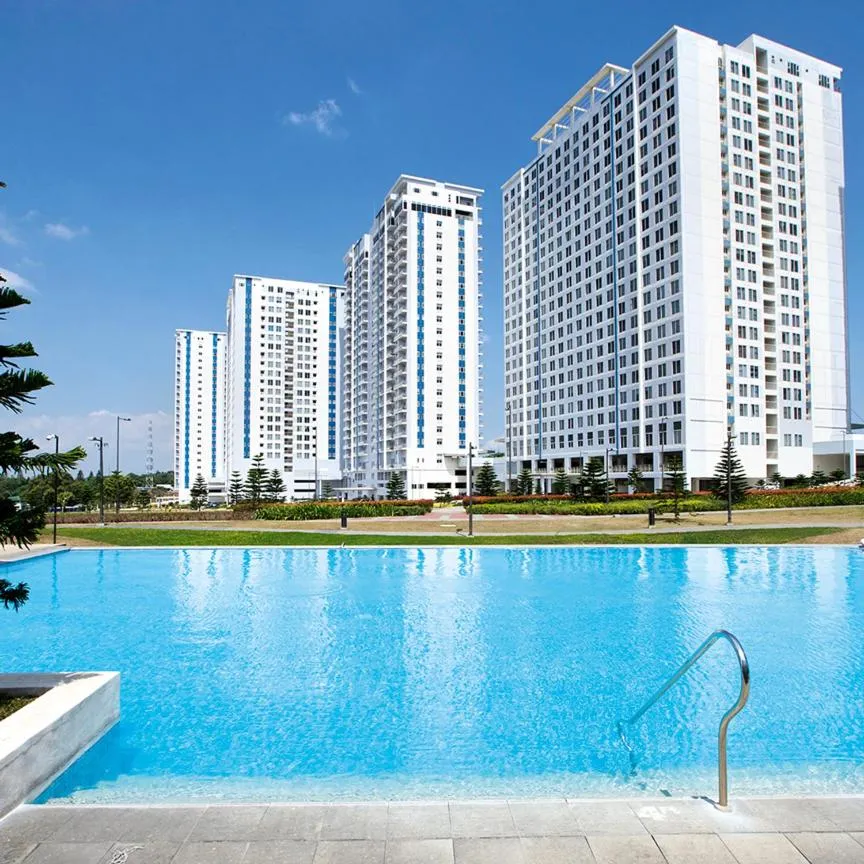 Swimming pool in SMDC Wind Residences Tagaytay by Cris