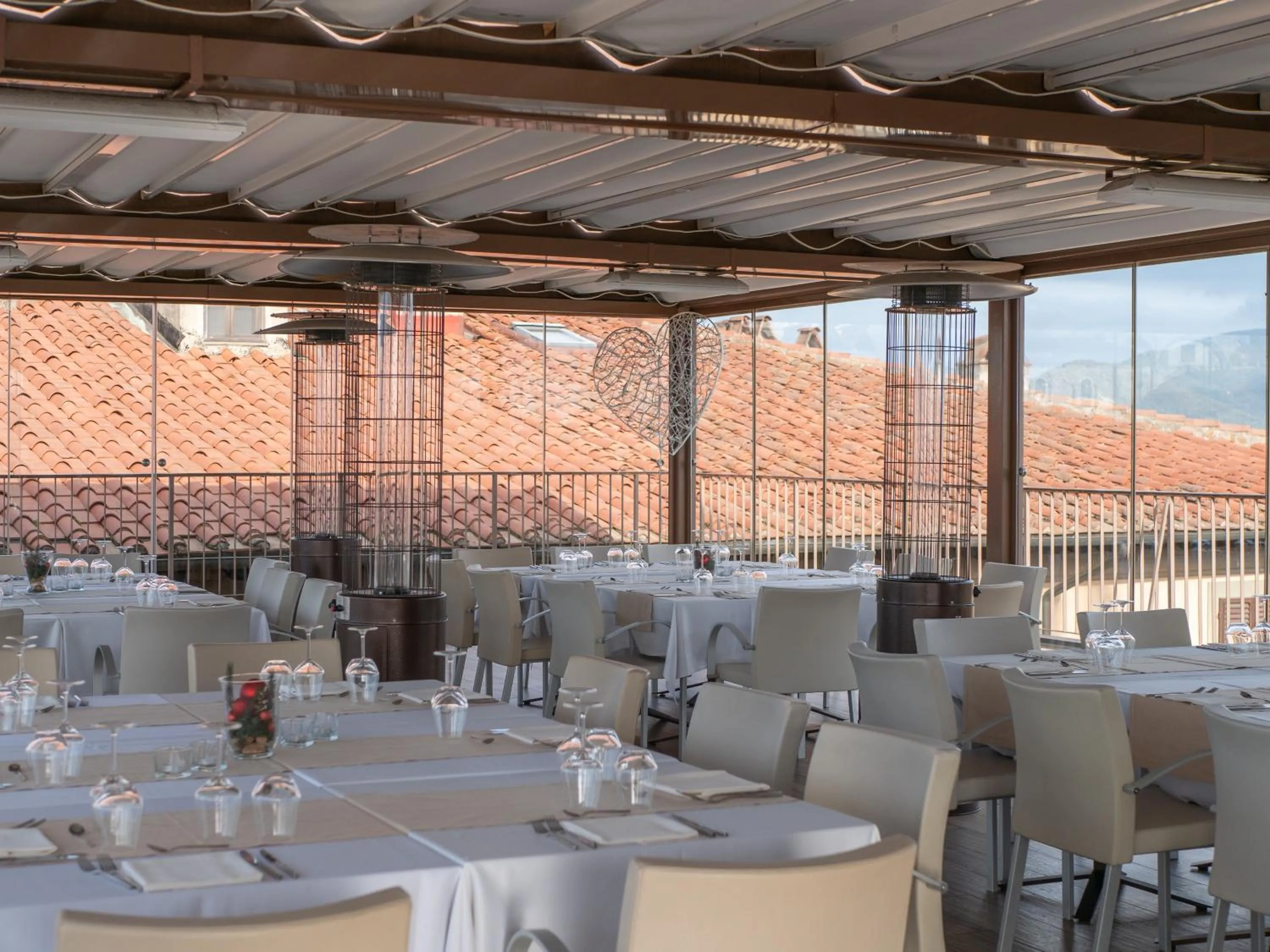 Restaurant/places to eat in Grand Hotel Duomo