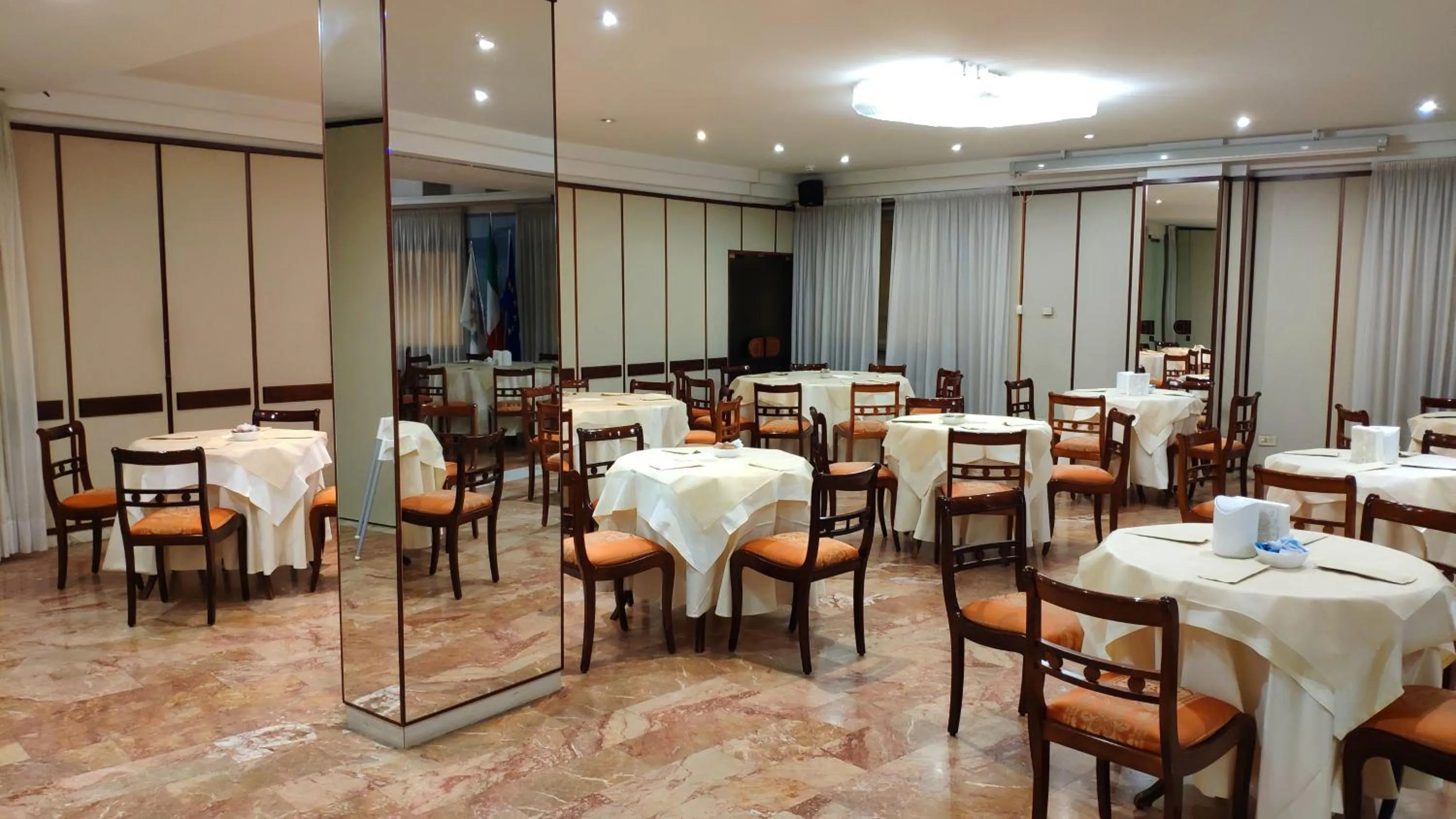 Breakfast in Grand Hotel Duomo