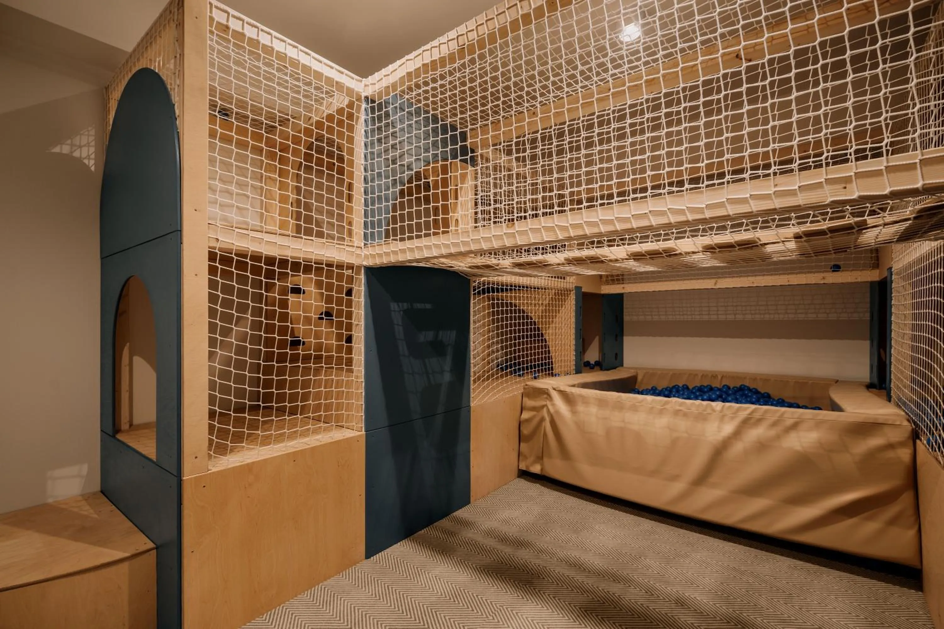 Children play ground, Bed in Hotel Saltic Resort & Spa Łeba