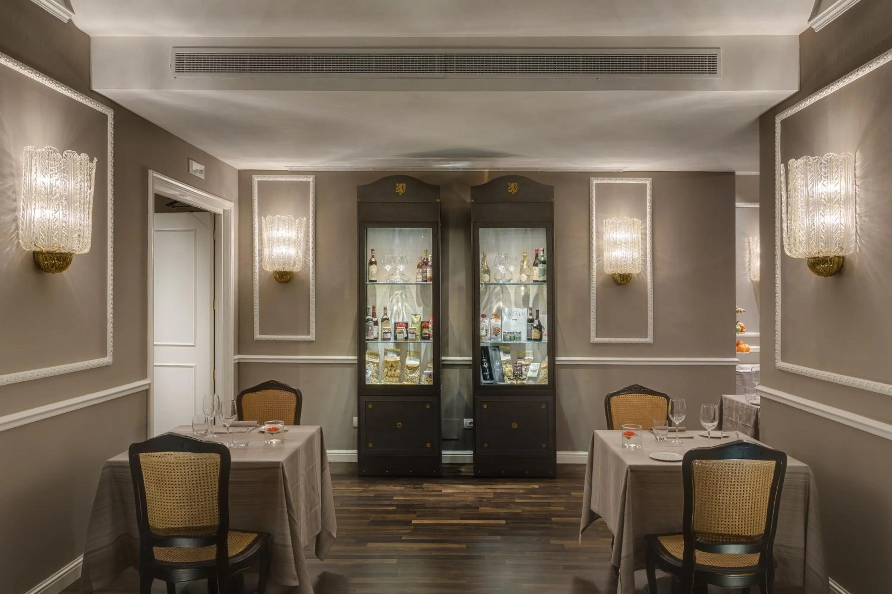 Restaurant/places to eat in Plaza Hotel Lucchesi