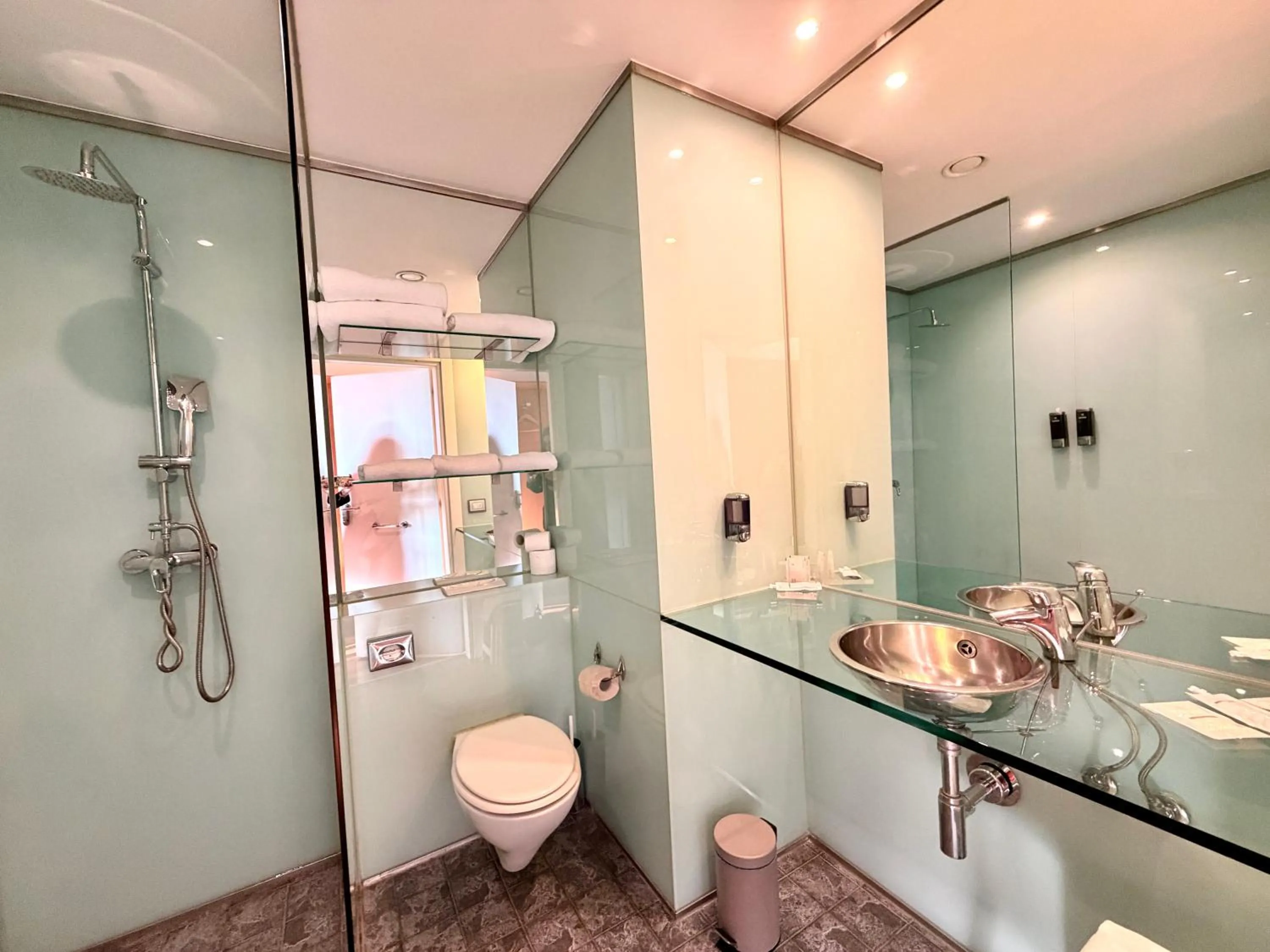 Shower in Executive Hotel