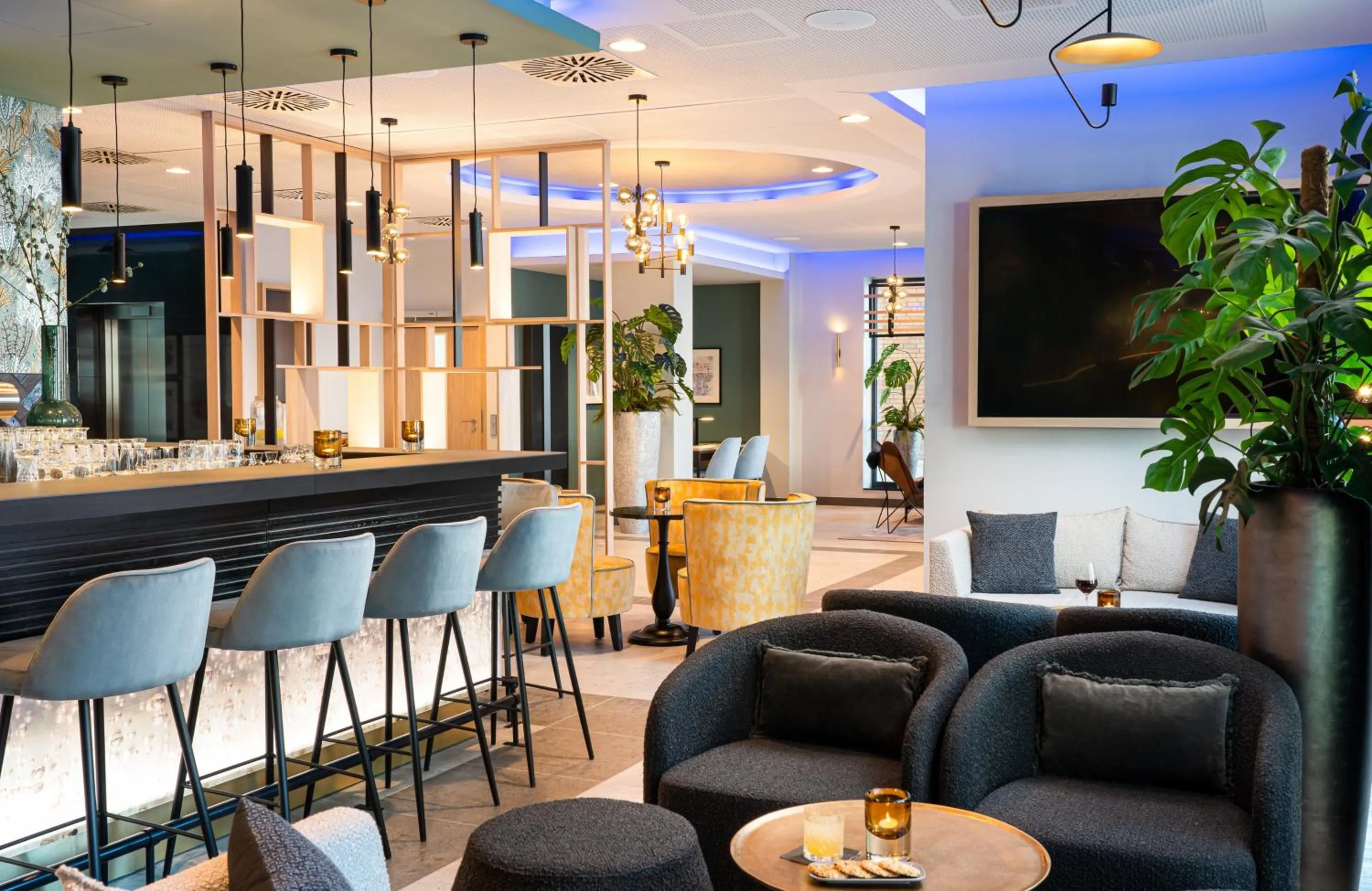 Lounge or bar in Leonardo Hotel Hamburg Altona