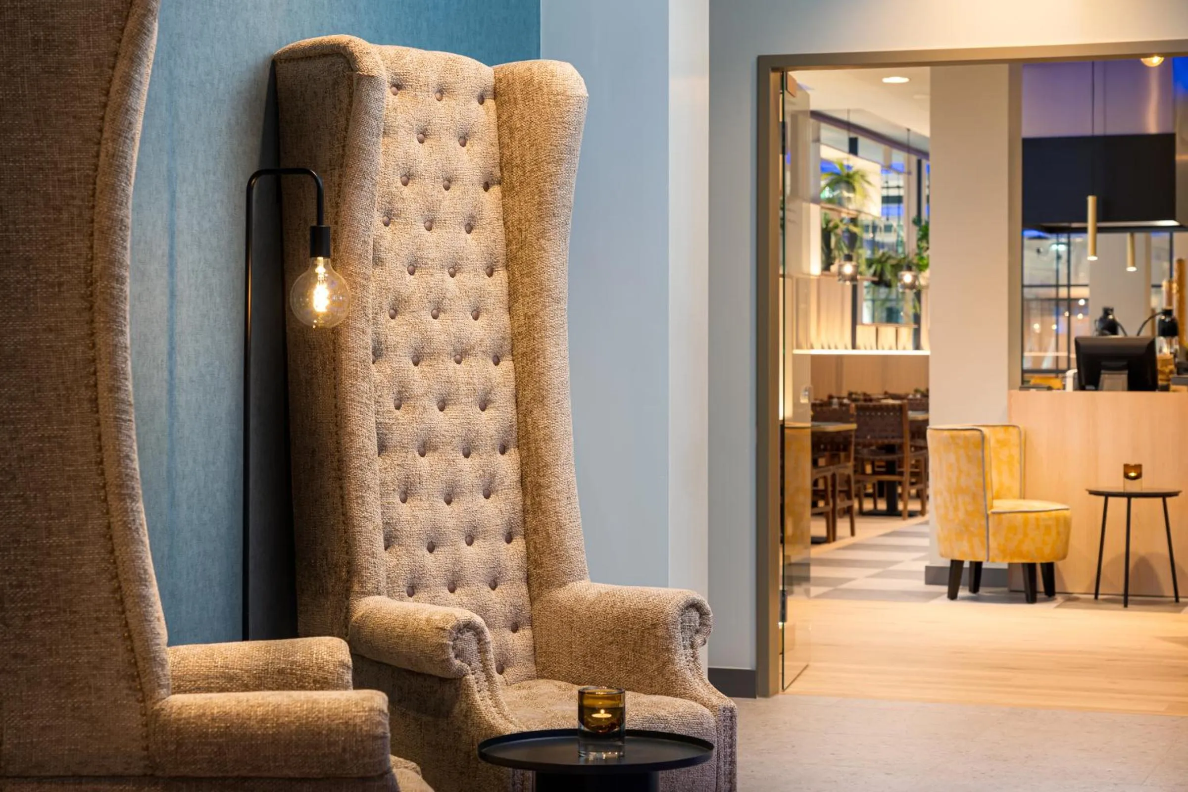 Lobby or reception in Leonardo Hotel Hamburg Altona