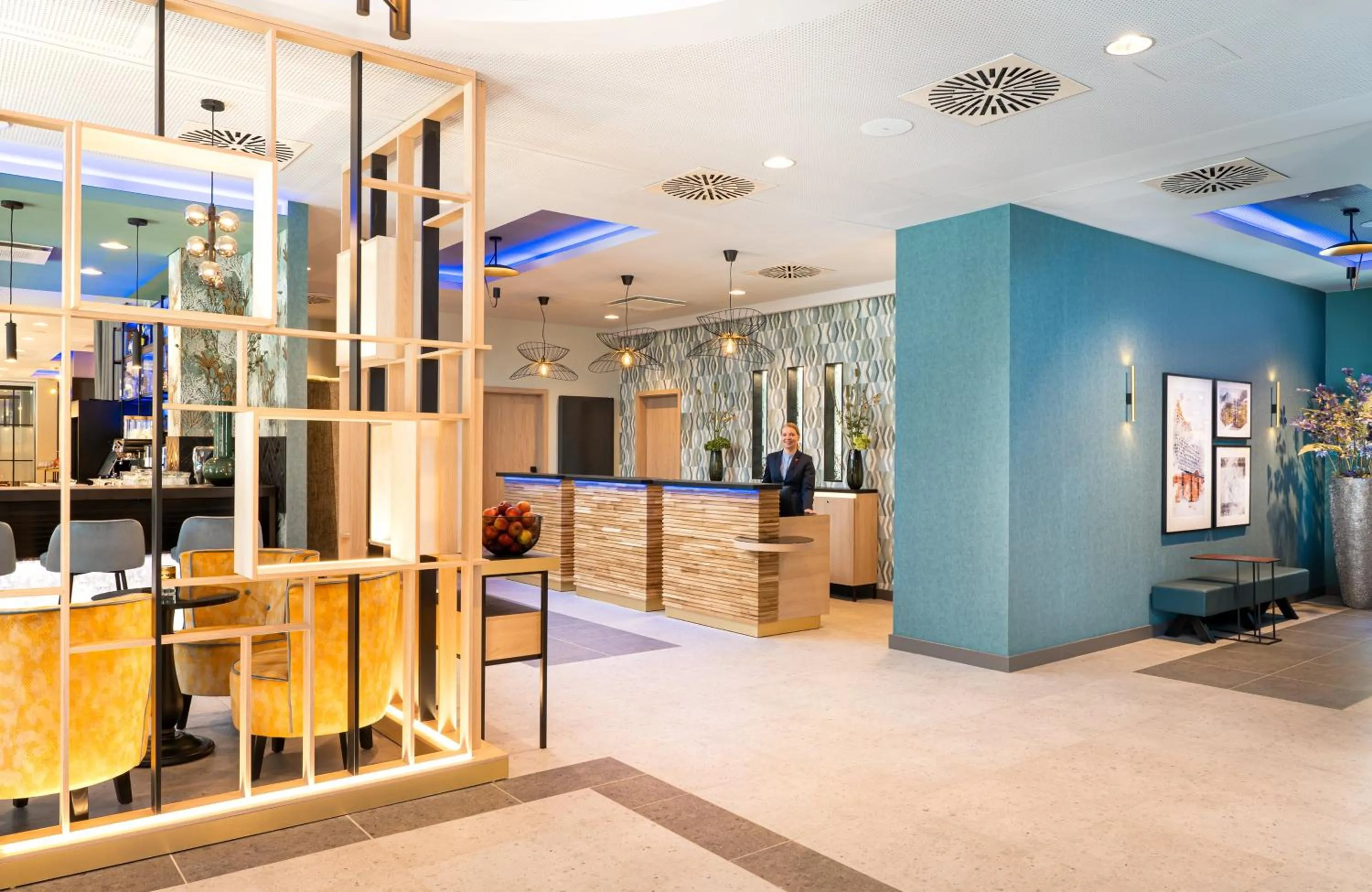 Lobby or reception in Leonardo Hotel Hamburg Altona