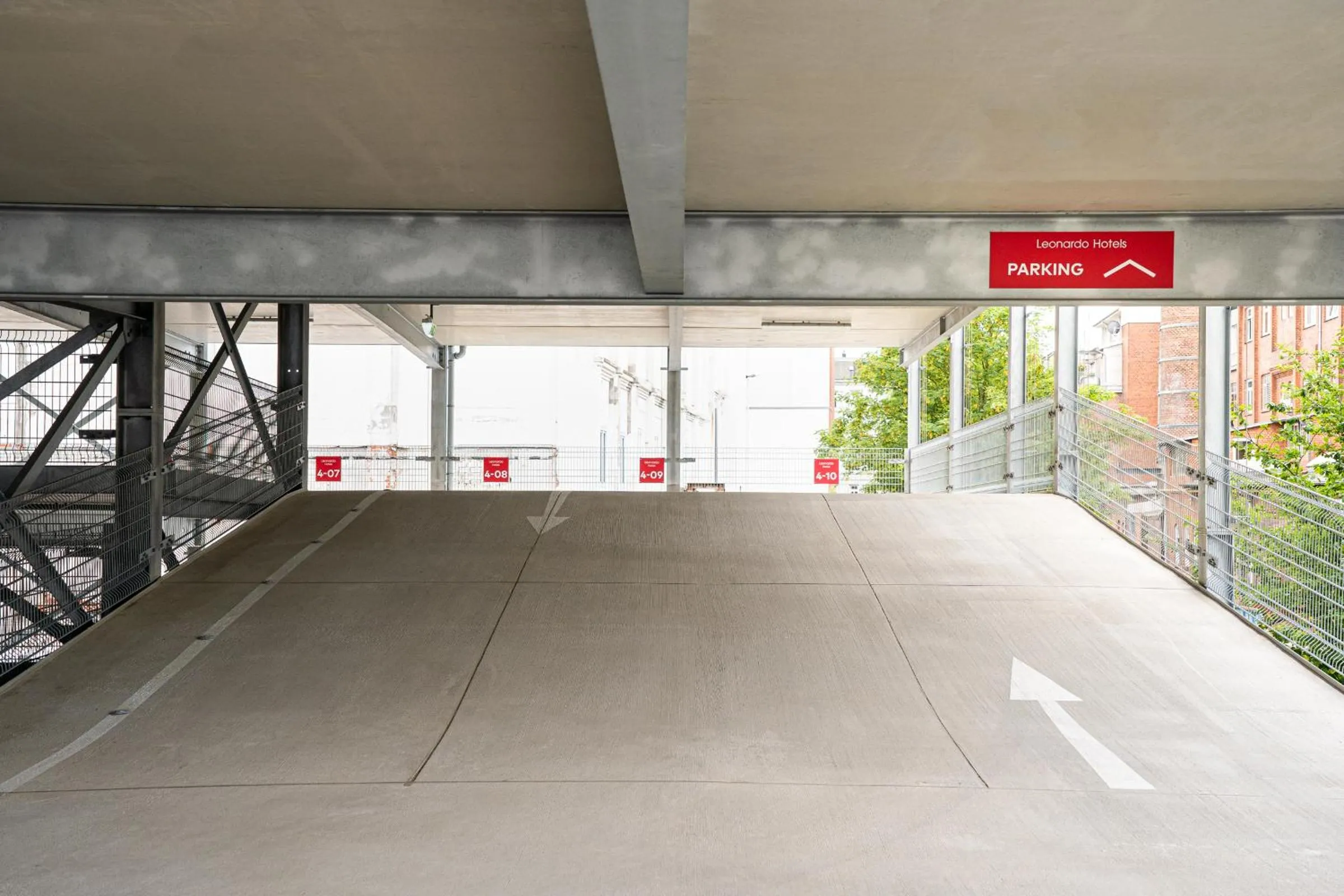 Parking in Leonardo Hotel Hamburg Altona