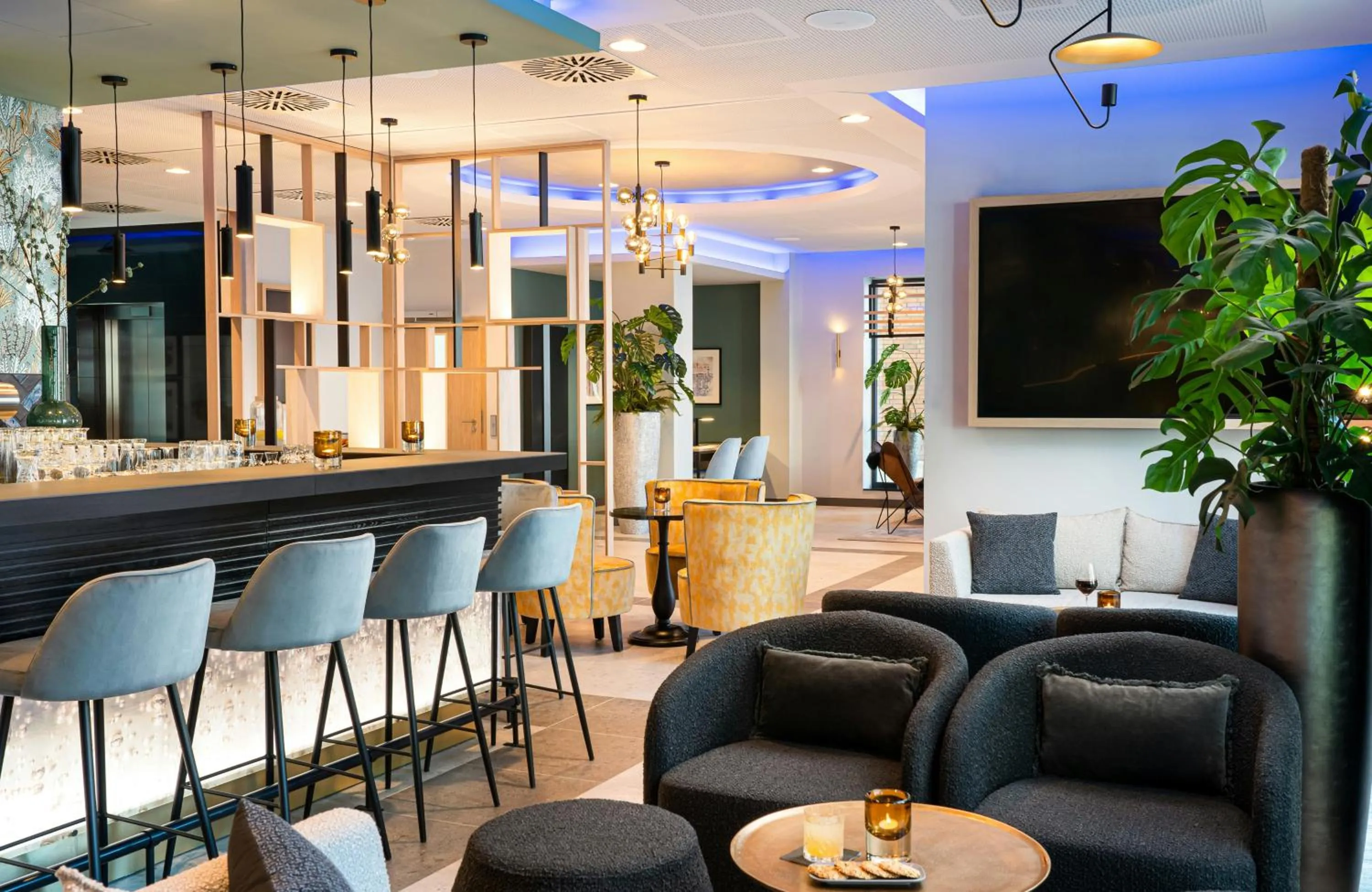 Lounge or bar in Leonardo Hotel Hamburg Altona
